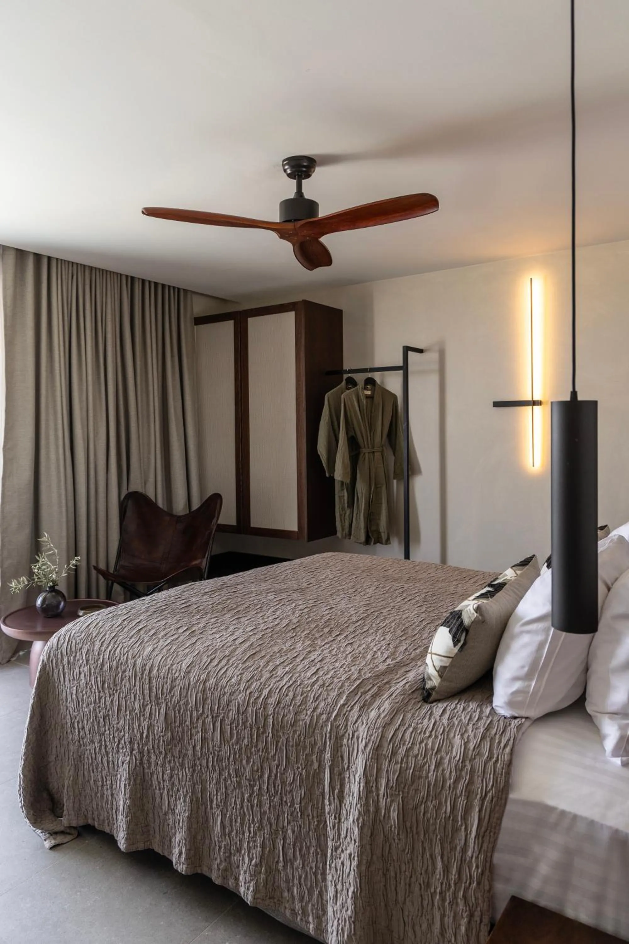 Bedroom, Bed in King Jason Zante – Designed for Adults