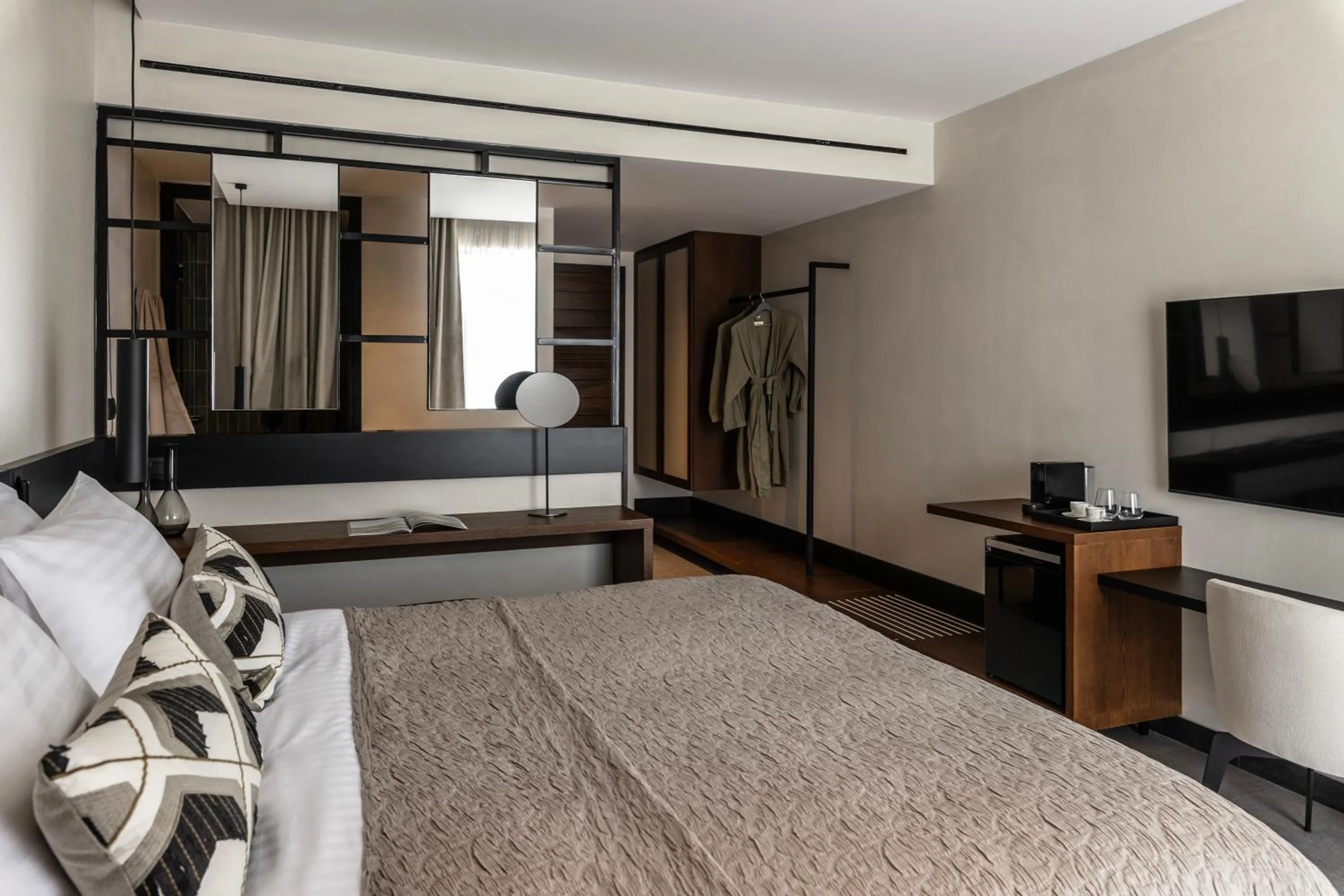 View (from property/room), Bed in King Jason Zante – Designed for Adults