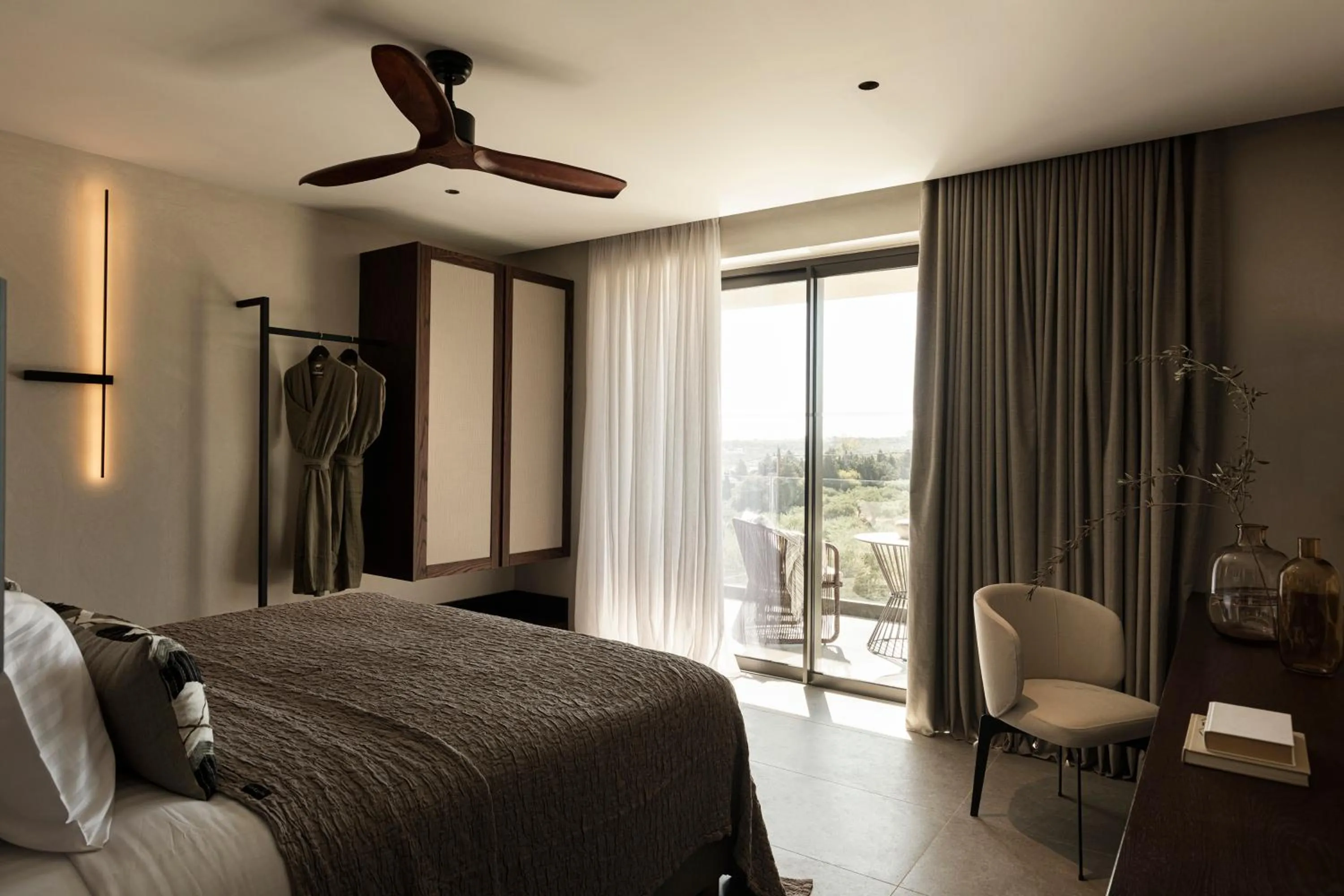 Bedroom, Bed in King Jason Zante – Designed for Adults
