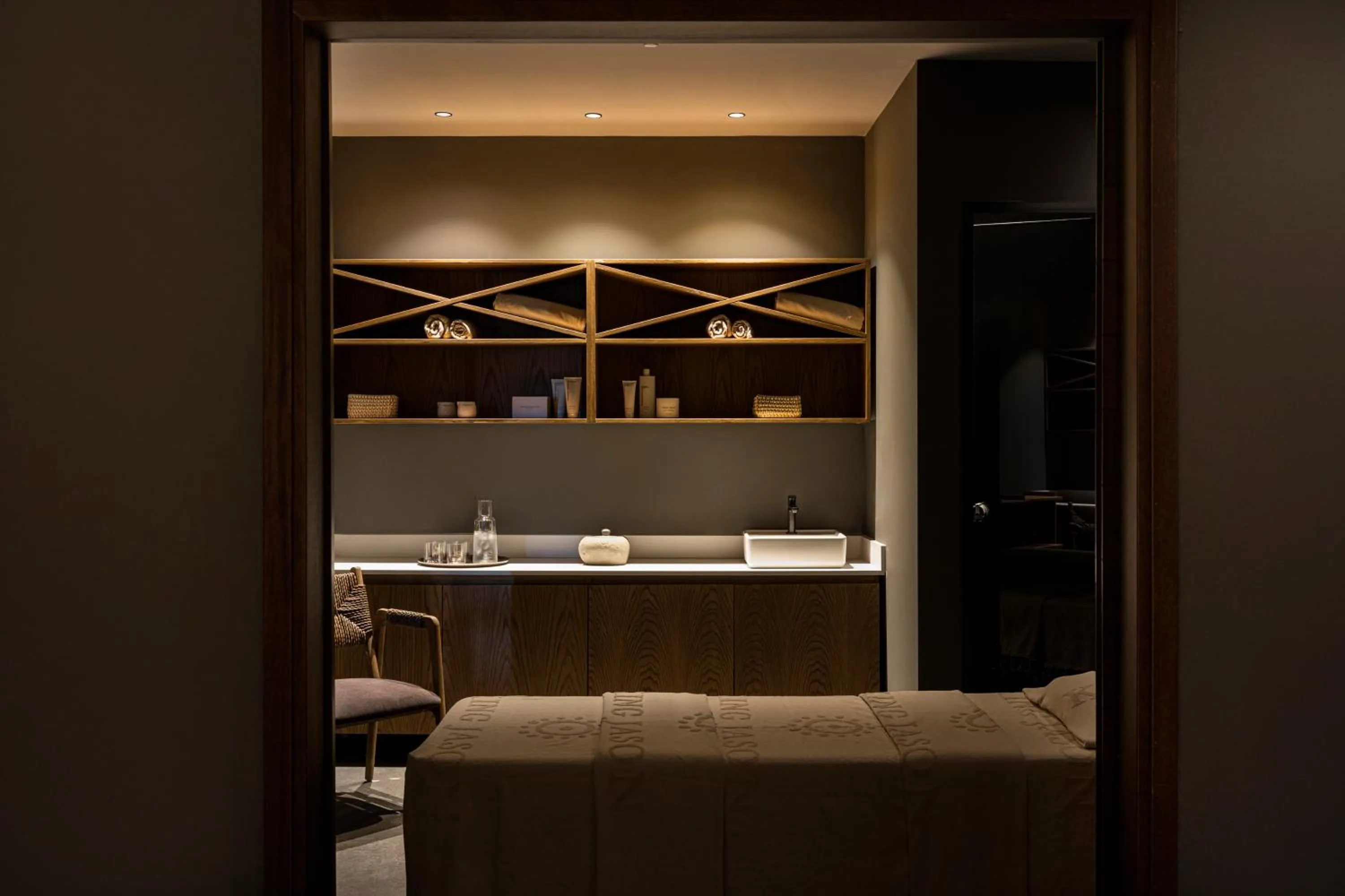 Property building in King Jason Zante – Designed for Adults