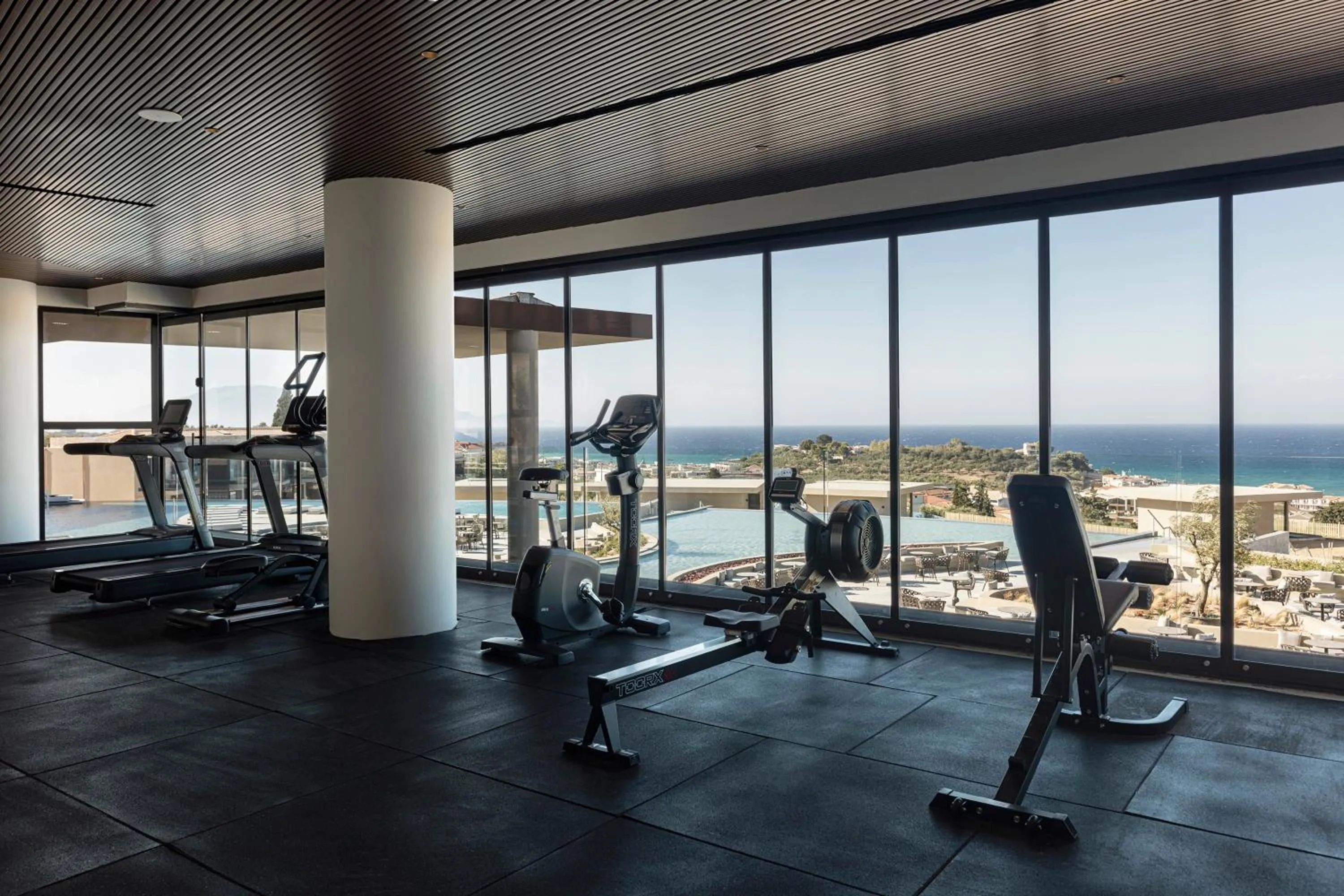 Fitness centre/facilities in King Jason Zante – Designed for Adults