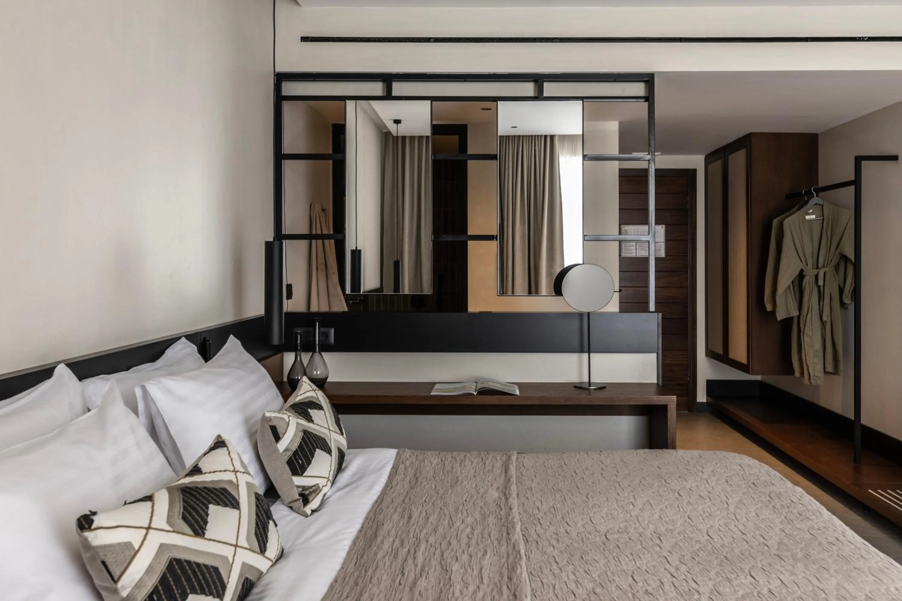 View (from property/room), Bed in King Jason Zante – Designed for Adults