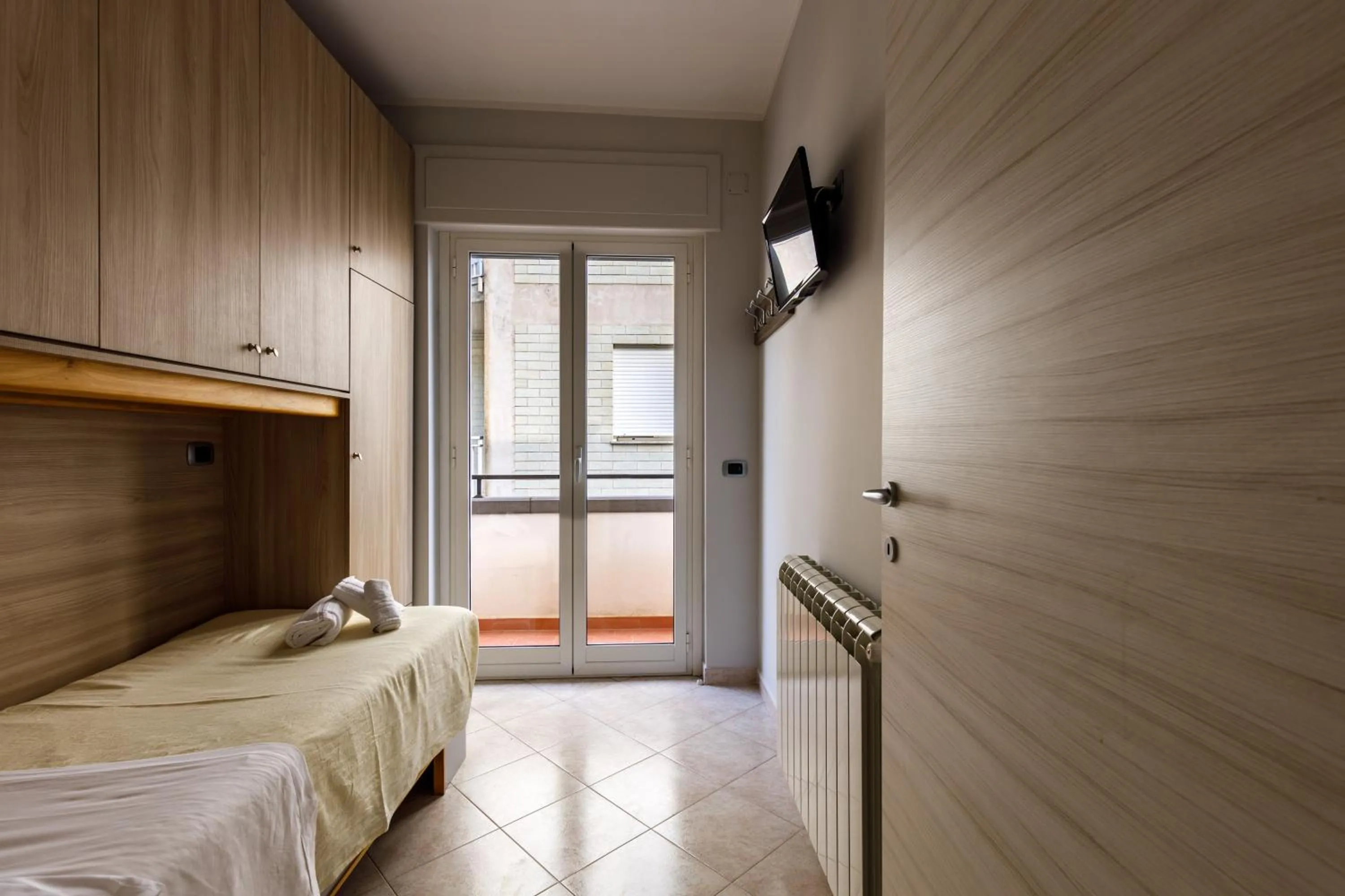 Photo of the whole room, Bed in Elements Holiday