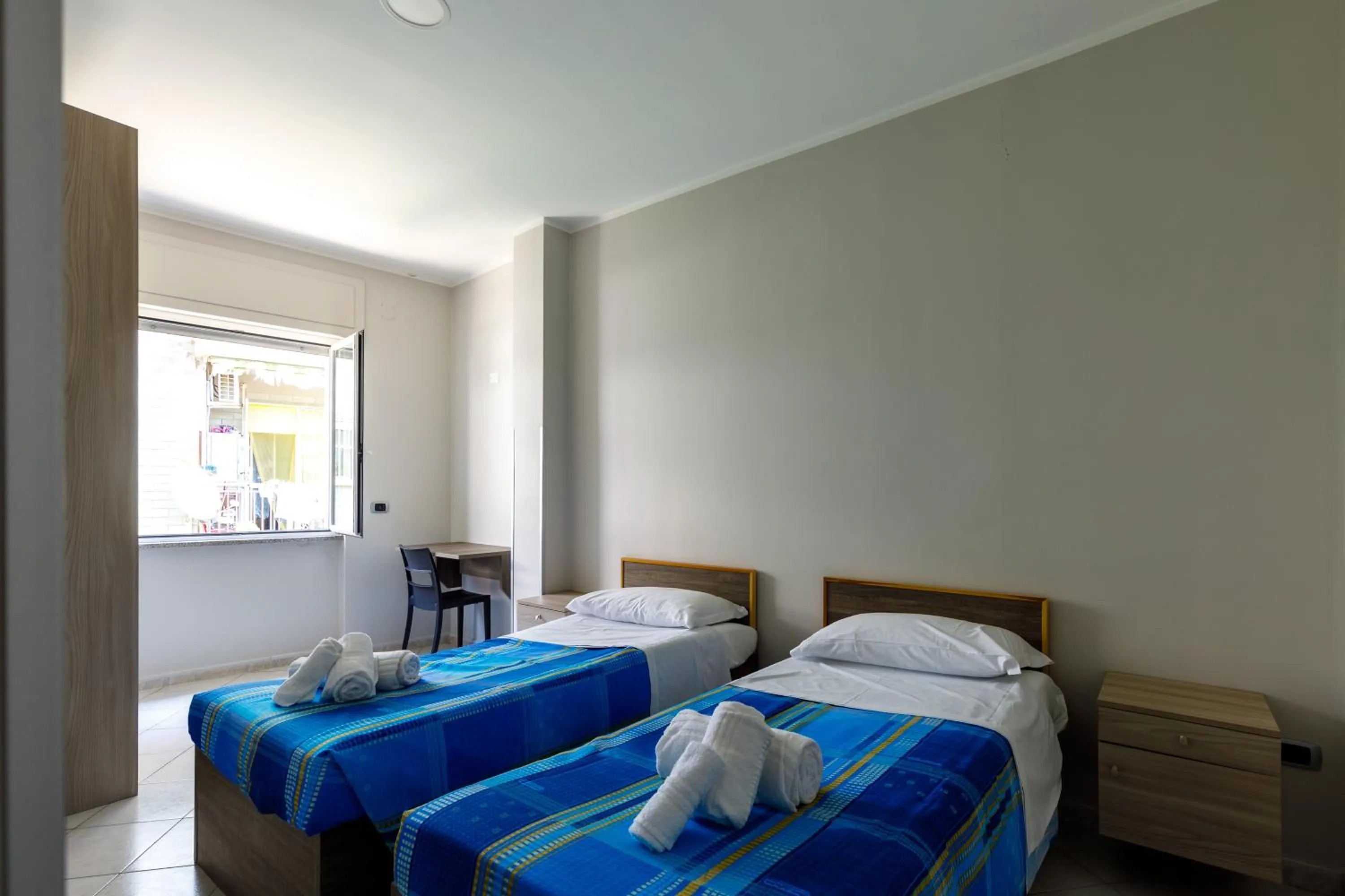 Photo of the whole room, Bed in Elements Holiday