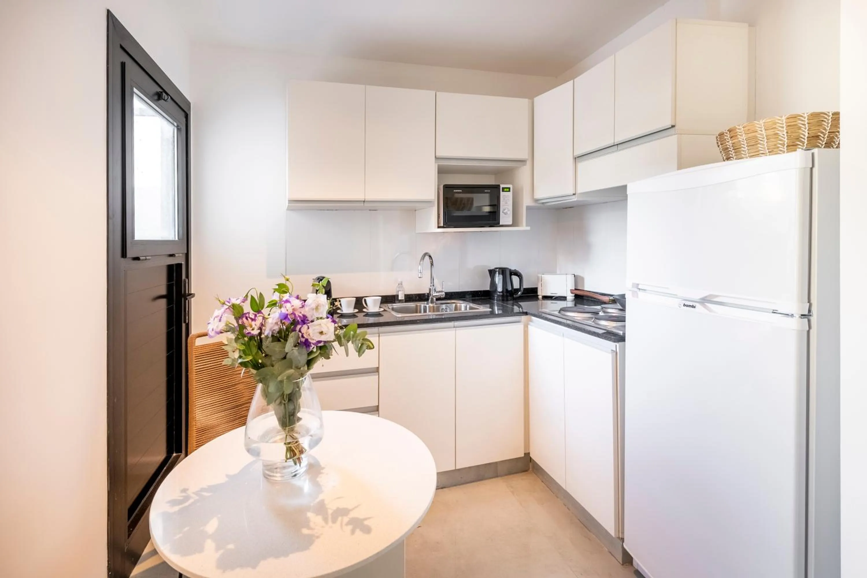 Kitchen or kitchenette in Top Rentals Brickell