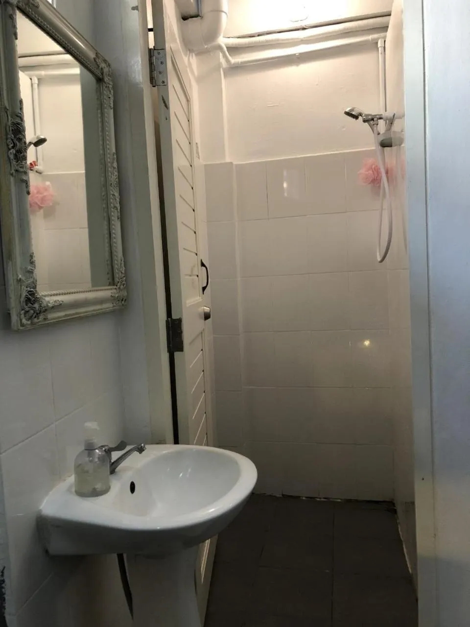 Bathroom in PLOY Hostel