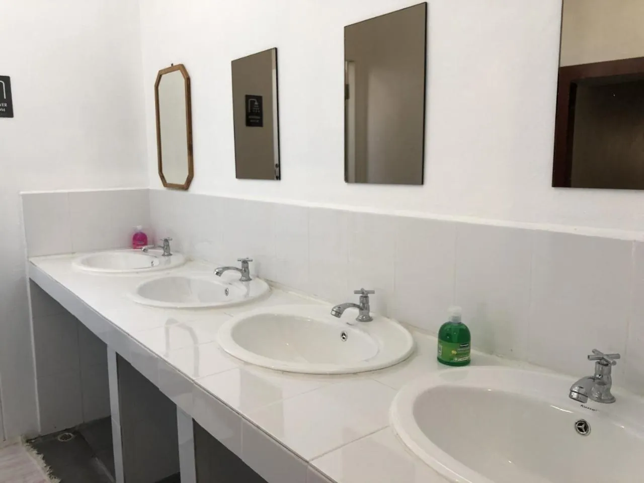 Bathroom in PLOY Hostel