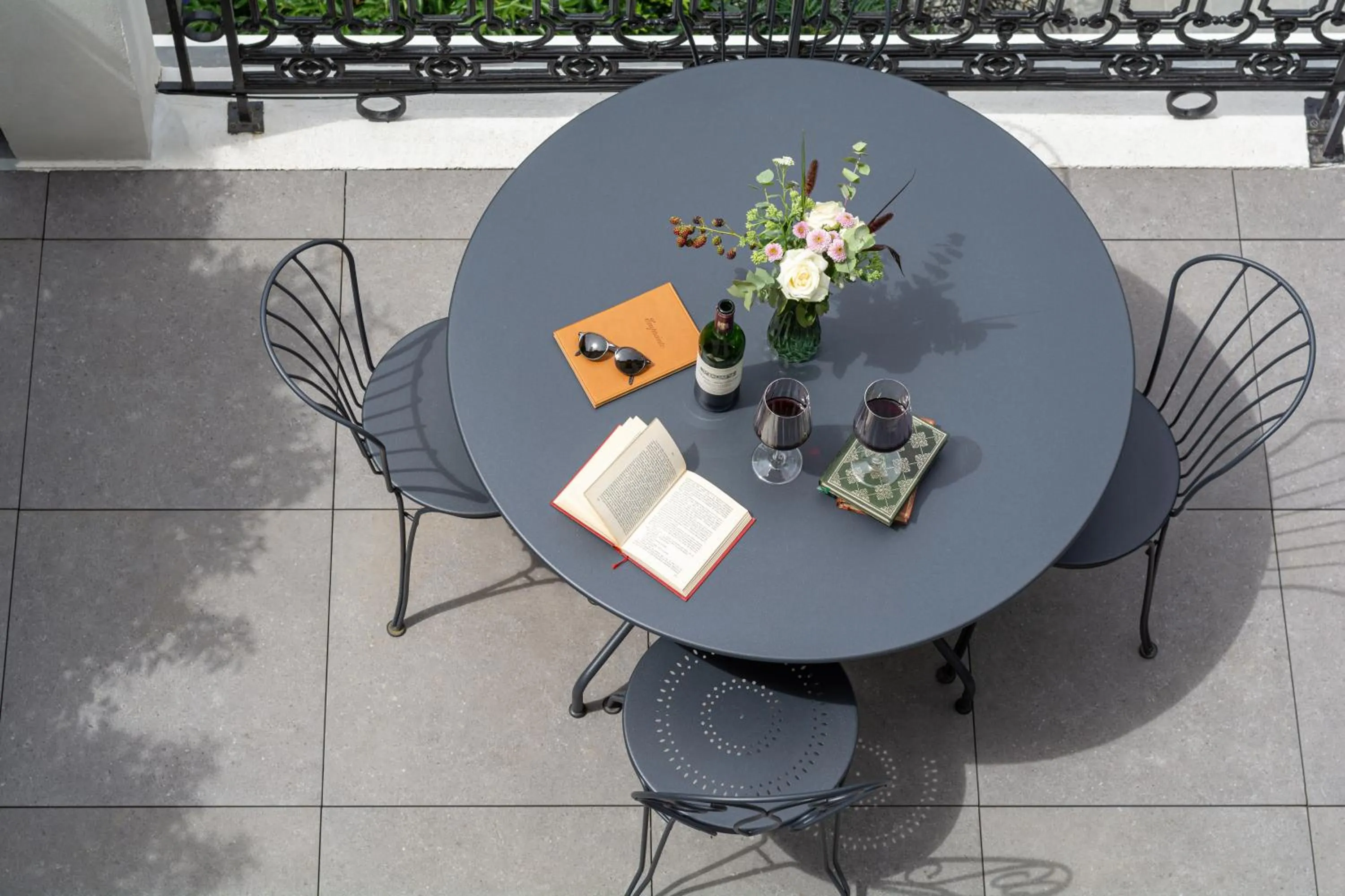 Patio in Hôtel & SPA Napoléon