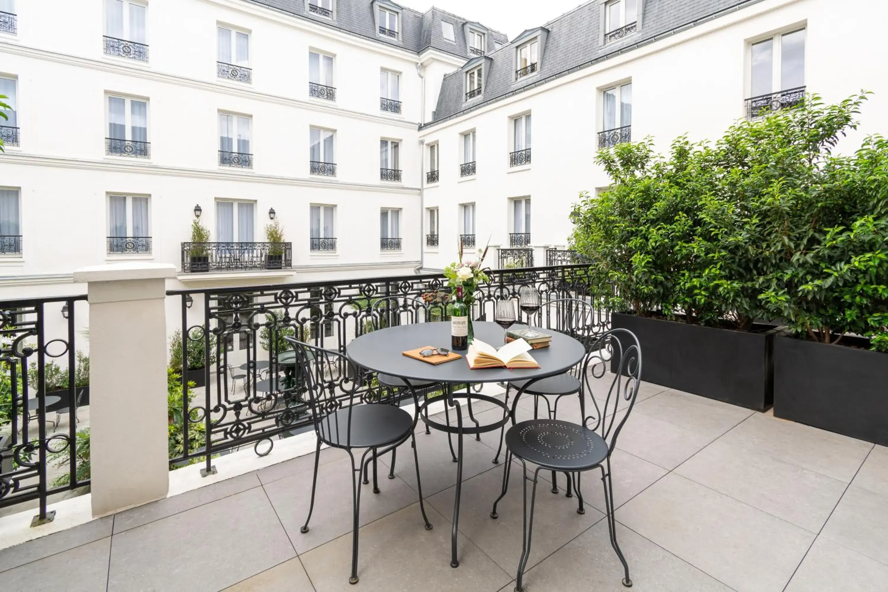 Property building in Hôtel & SPA Napoléon Property building in Hôtel & SPA Napoléon