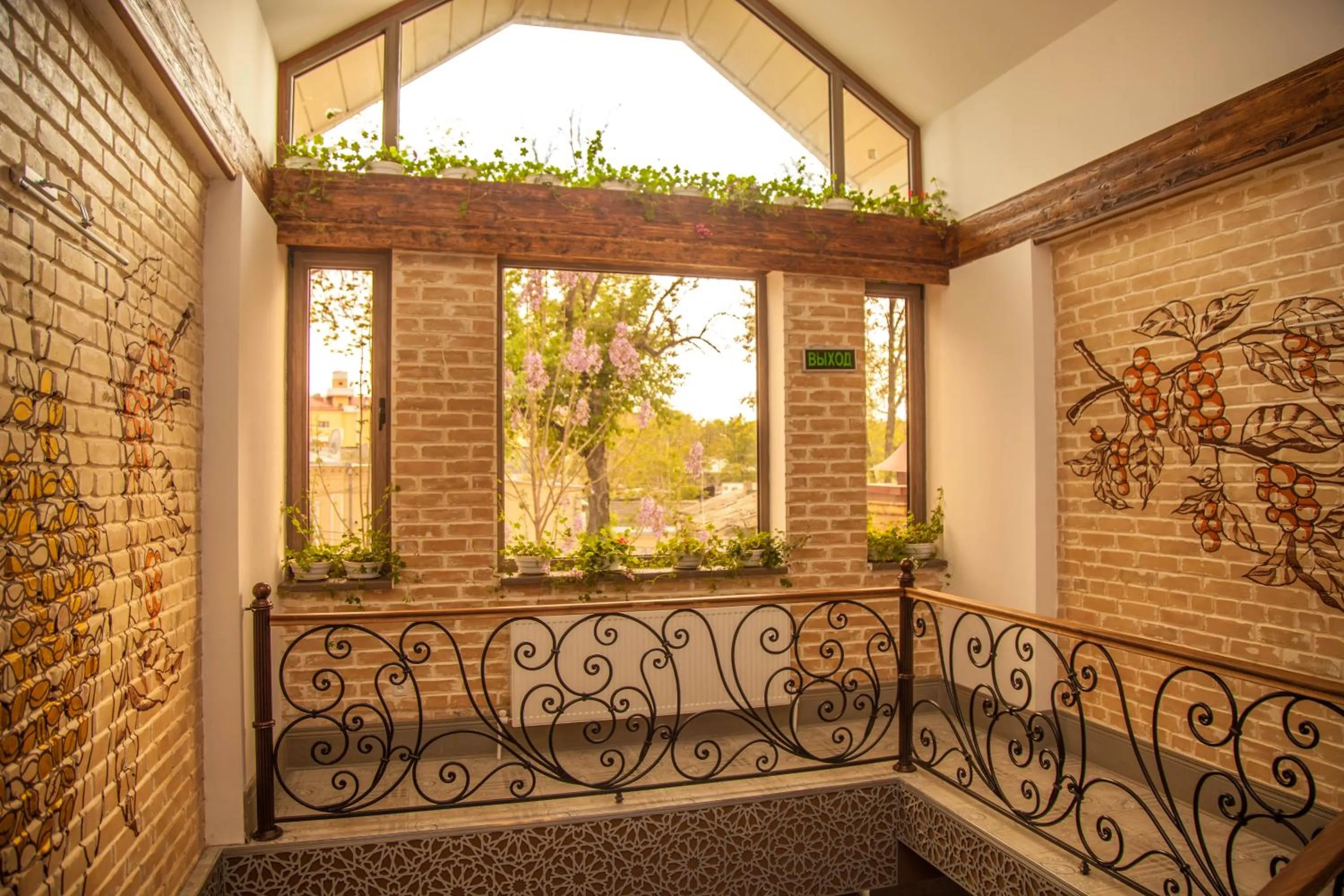 Restaurant/places to eat in Platan