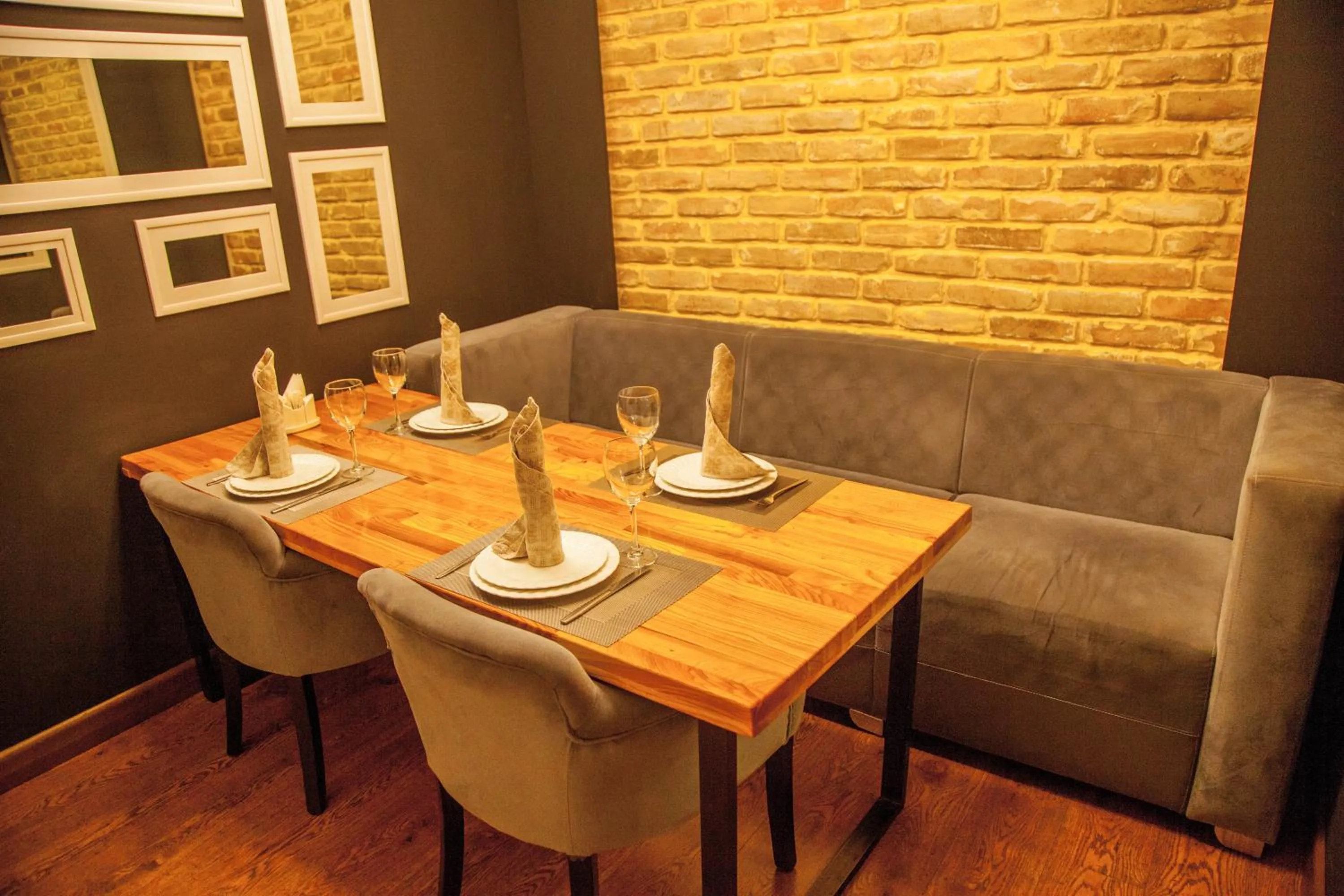 Restaurant/places to eat in Platan