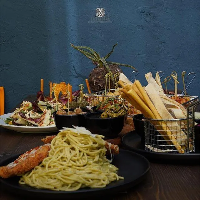 Restaurant/places to eat in Boho Boutique Hotel Amman