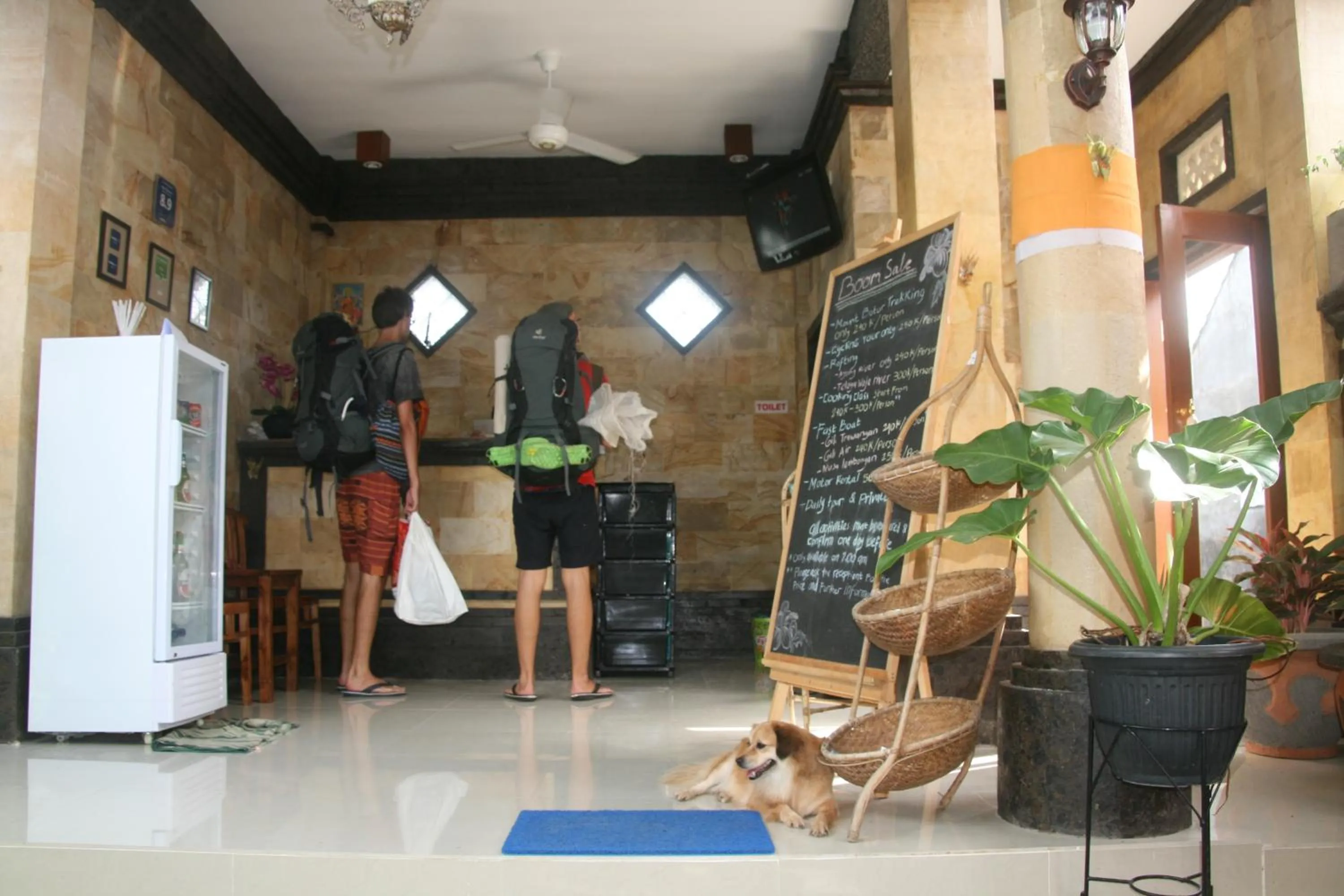 On-site shops in Ojek's Homestay