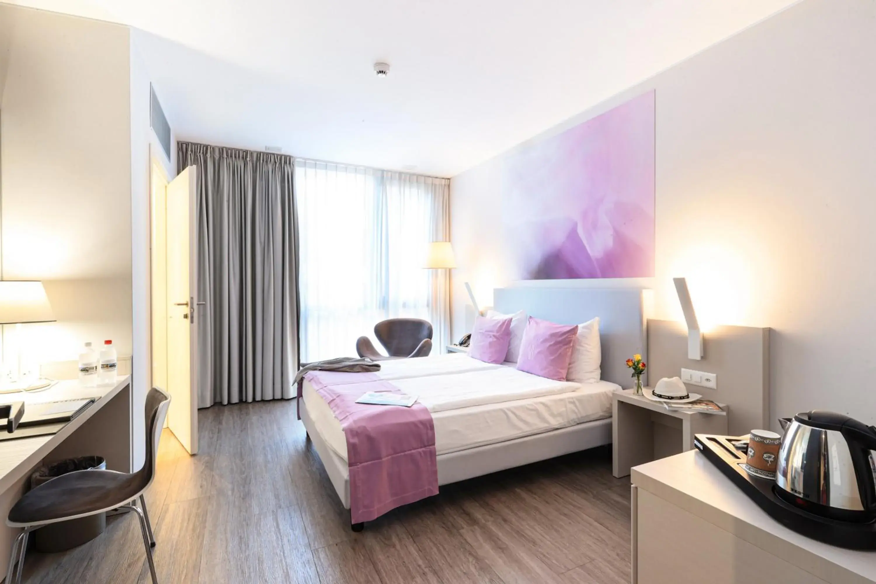 Modern Cozy Double Room in Hotel City Lugano Modern Cozy Double Room in Hotel City Lugano