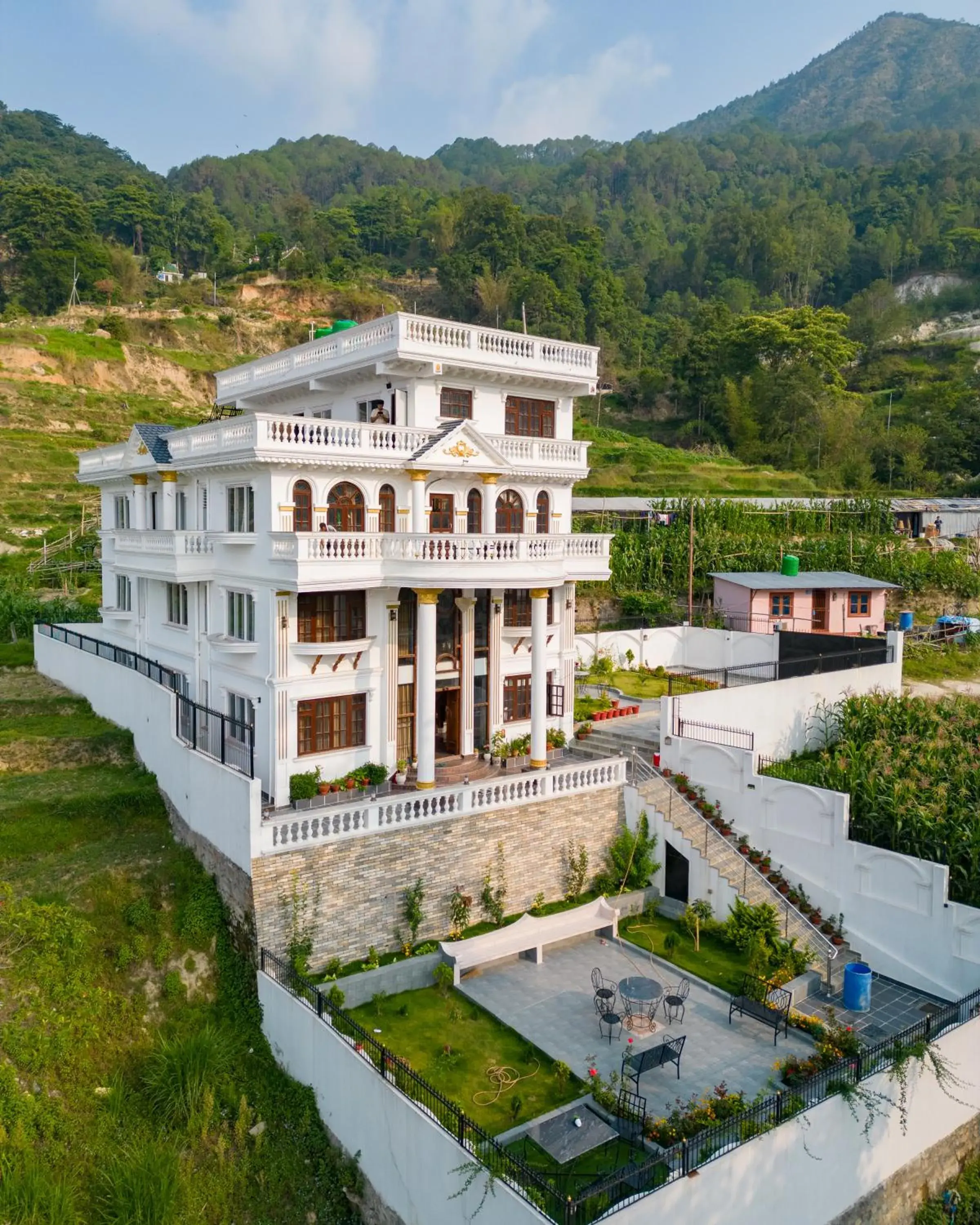 The White House Villa 8 bedroom with Swimming Pool The White House Villa 8 bedroom with Swimming Pool