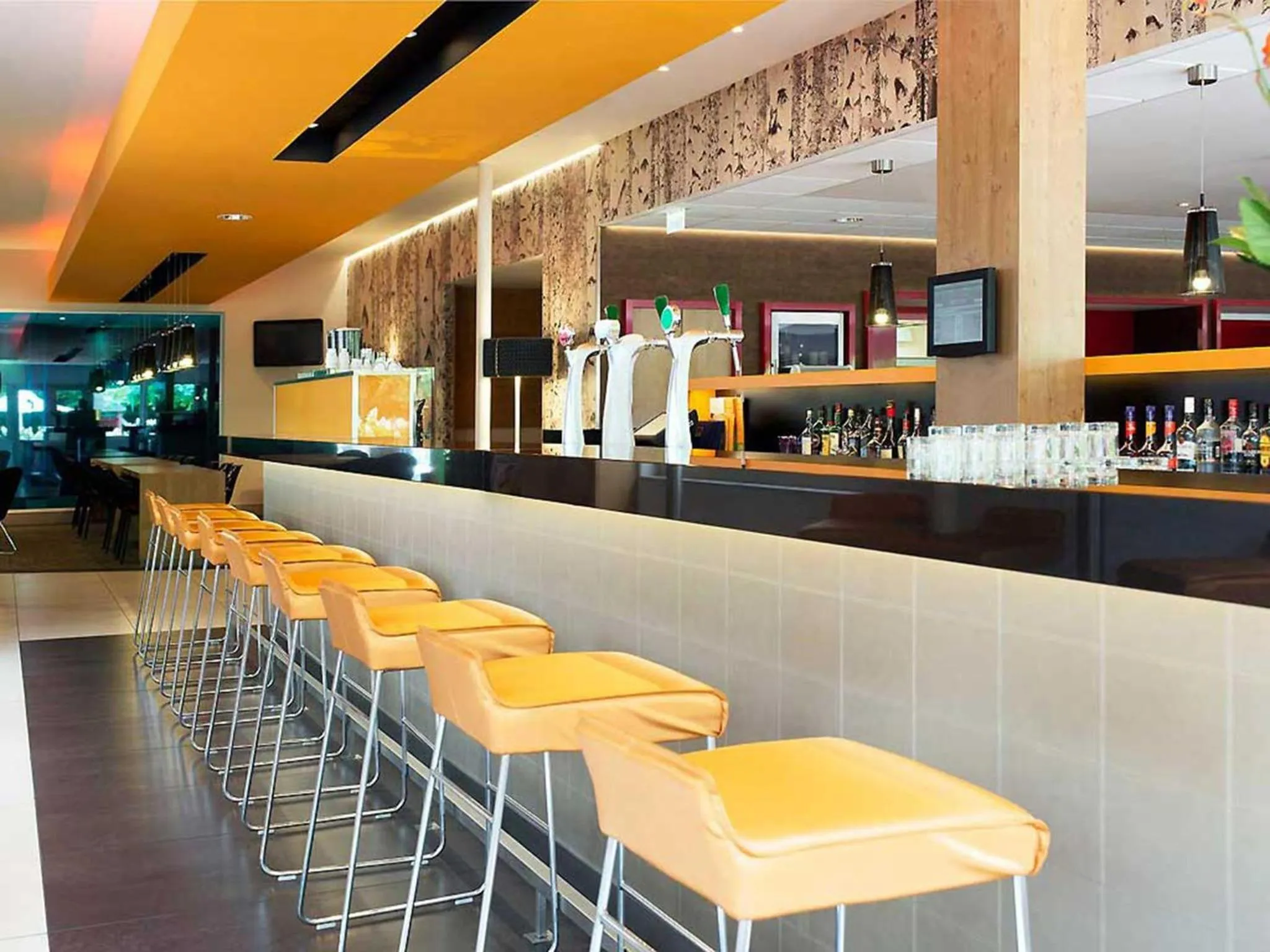 Lounge or bar in Novotel Rotterdam - Schiedam