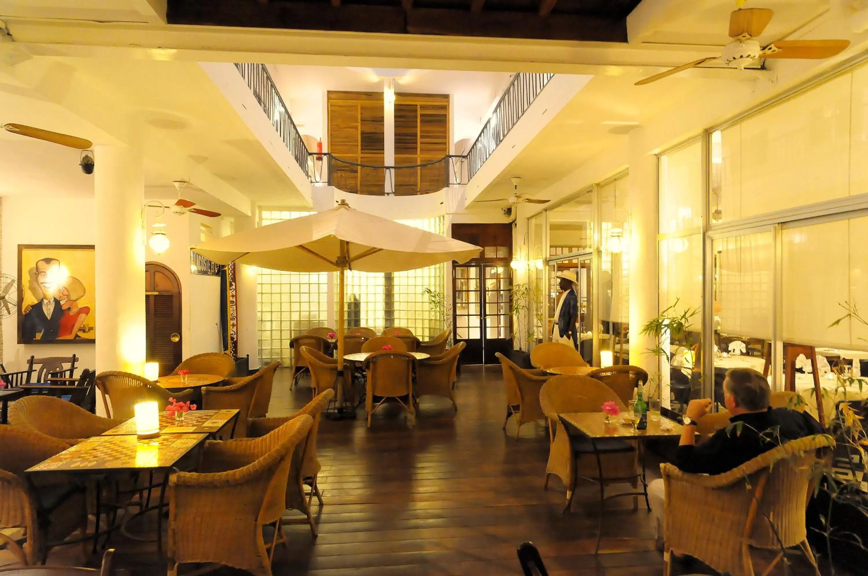 Communal lounge/ TV room in Hôtel La Résidence