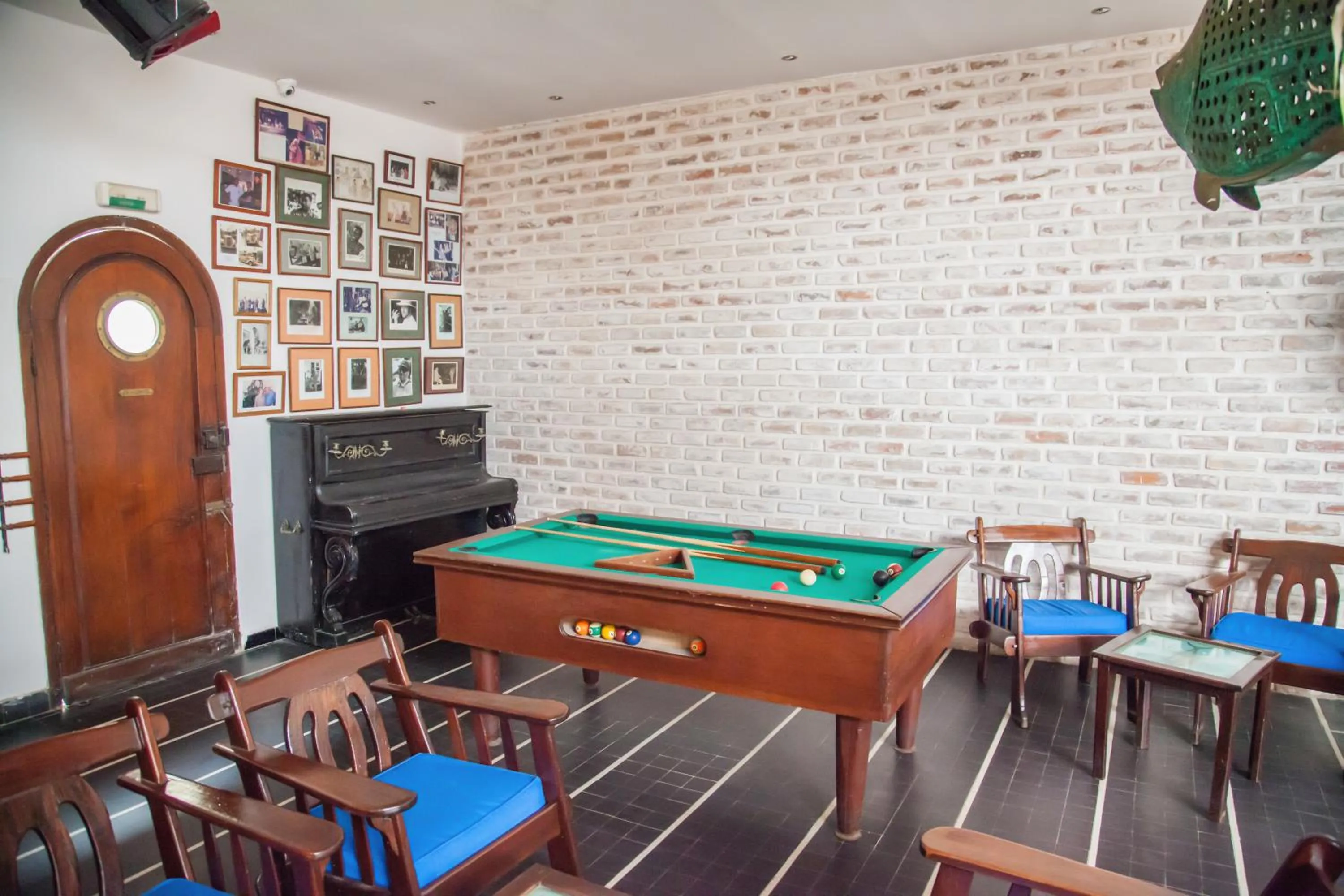 Lounge or bar in Hôtel La Résidence