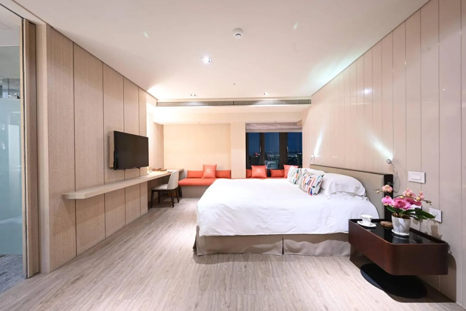 People, Bed in The Gaia Hotel - Taipei