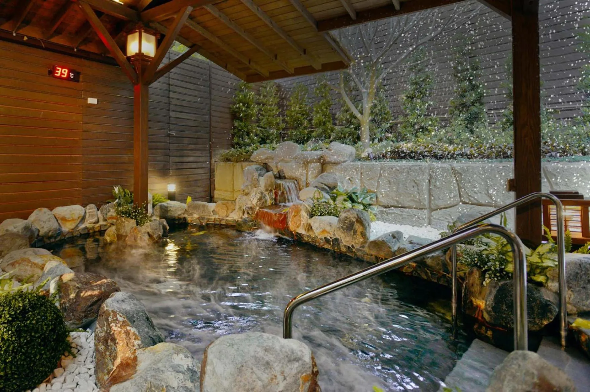 Hot Spring Bath in The Gaia Hotel - Taipei