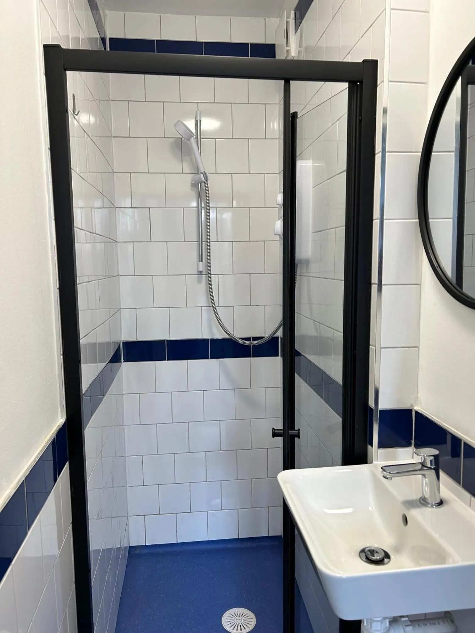 Shower in Cricketers Hostel