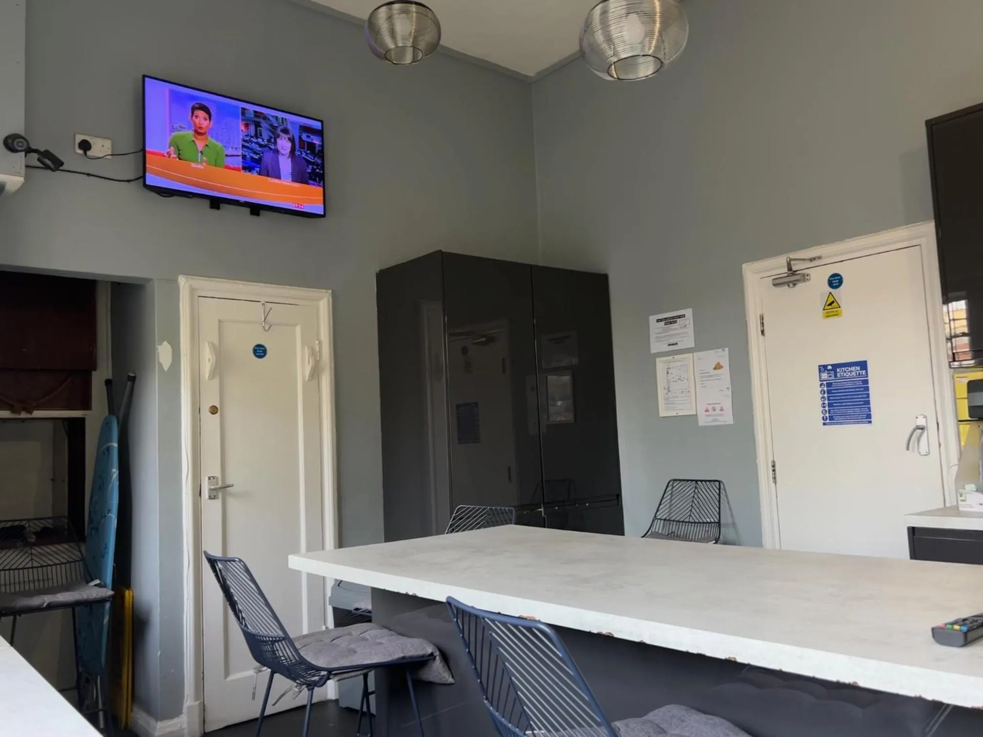 Communal lounge/ TV room in Cricketers Hostel