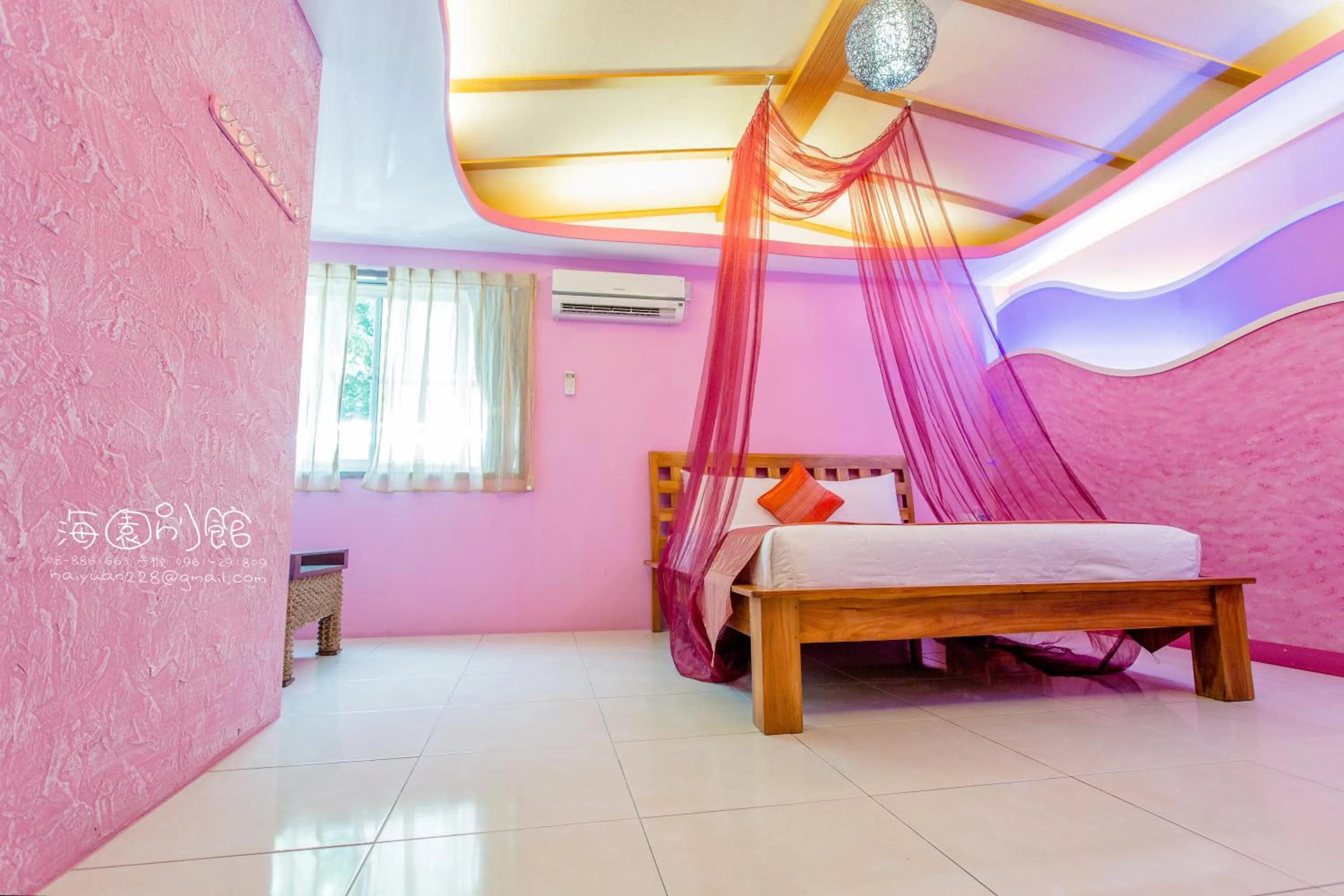 Bed in Hai Yuan Bungalow II