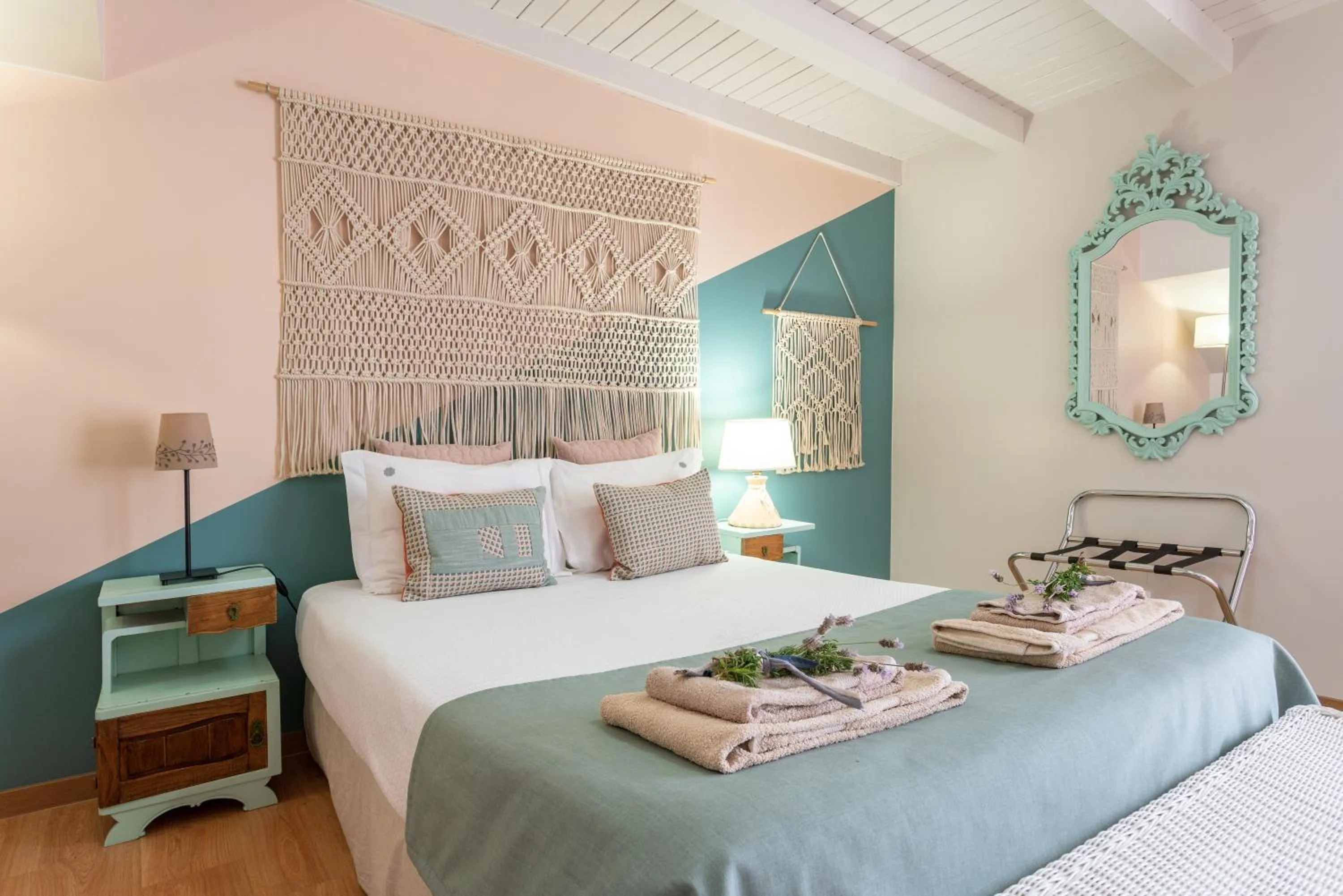 Bedroom, Bed in Casas da Formosa - Downtown Alegria B&B