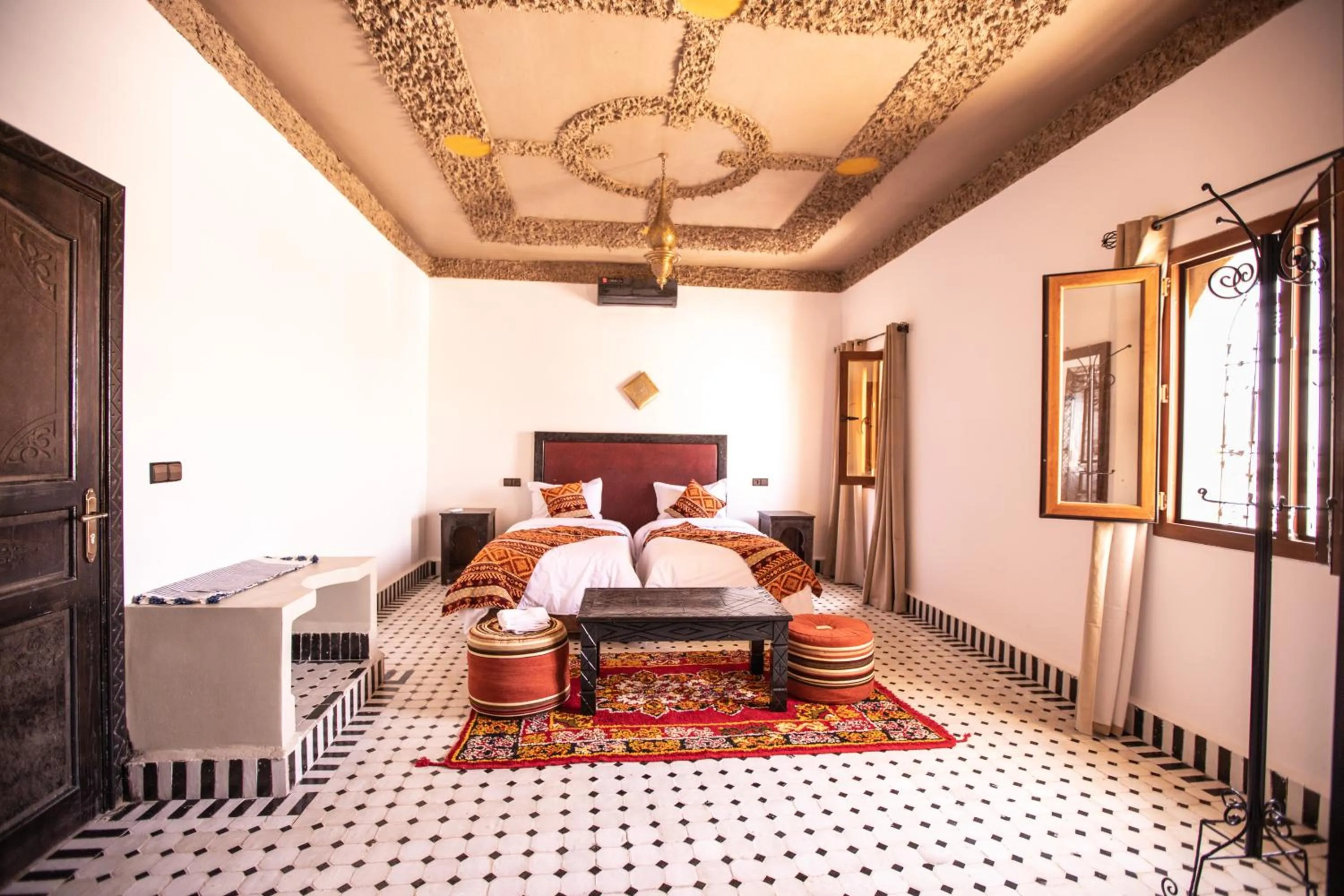 Living room, Bed in Riad Merzouga Dunes