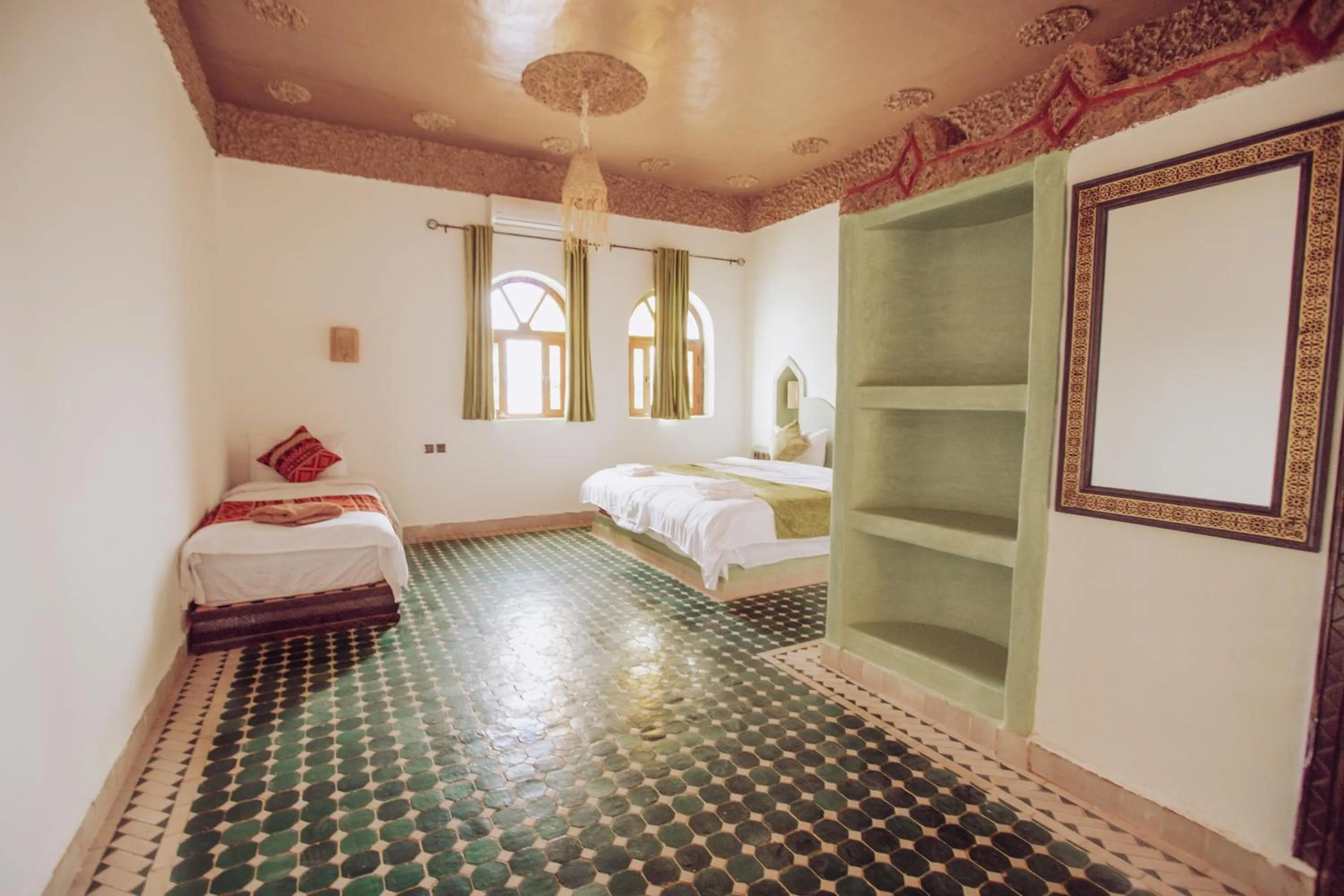 Photo of the whole room, Bed in Riad Merzouga Dunes