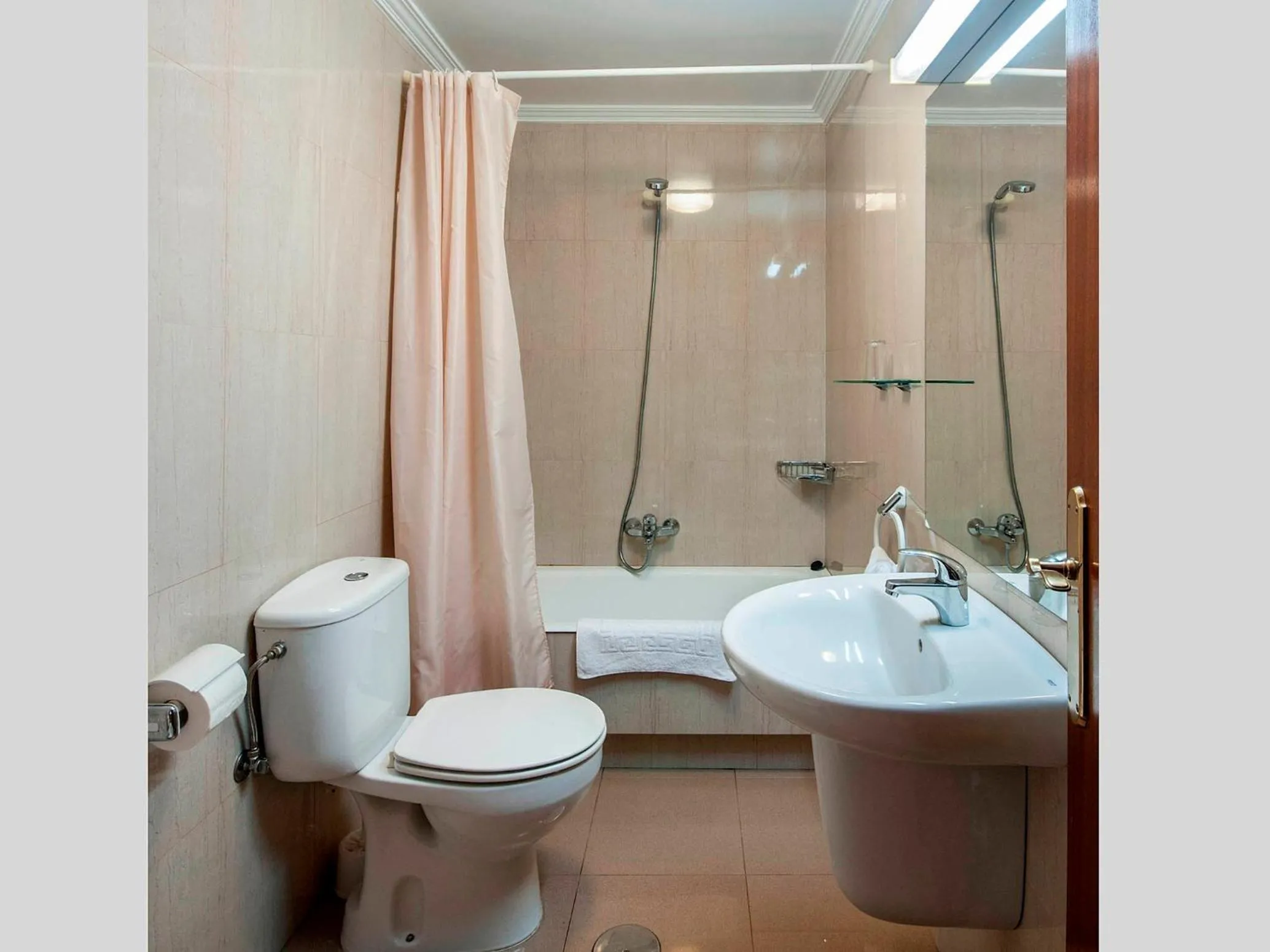 Bathroom in Hotel Isolino