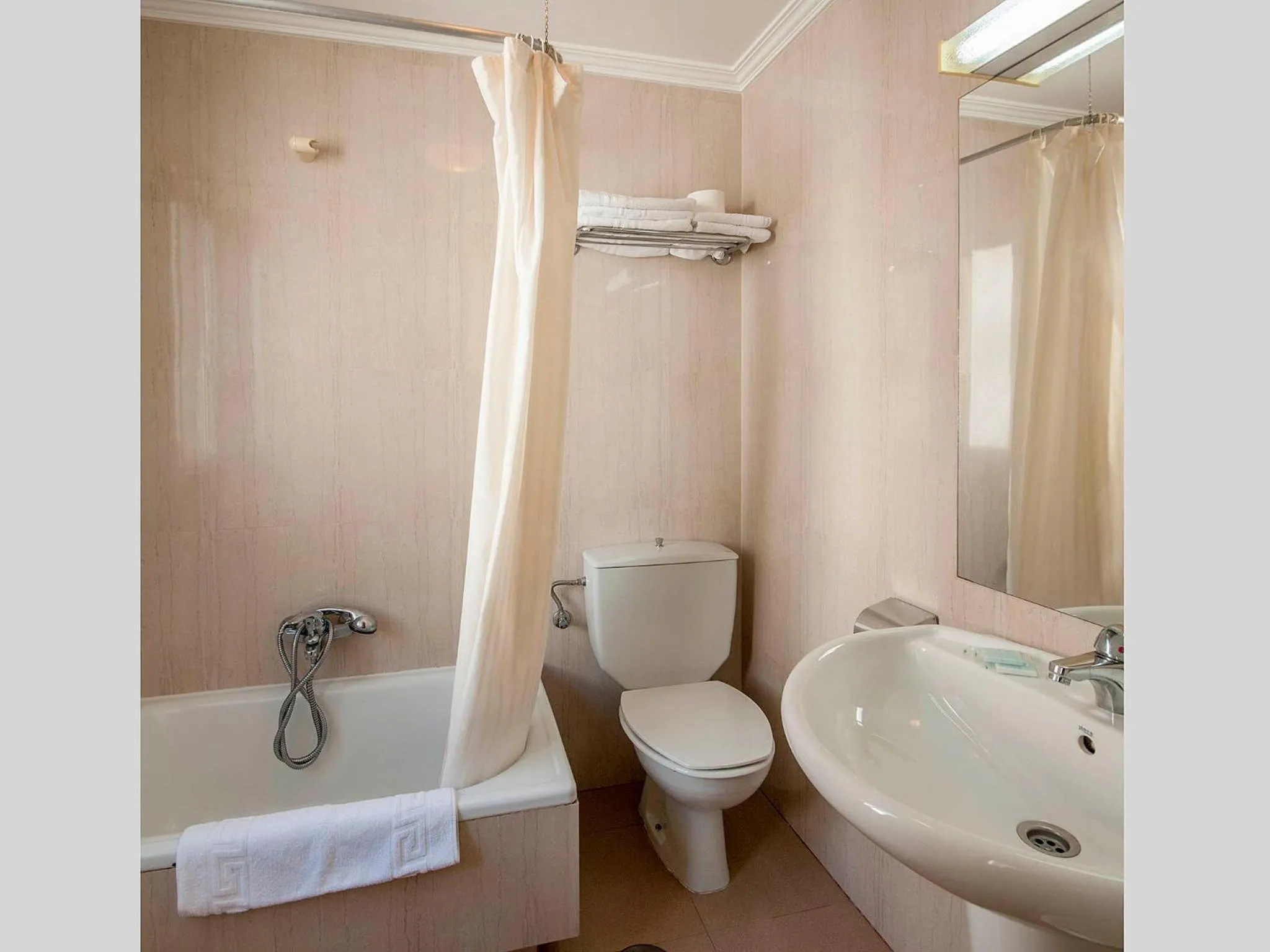 Bathroom in Hotel Isolino