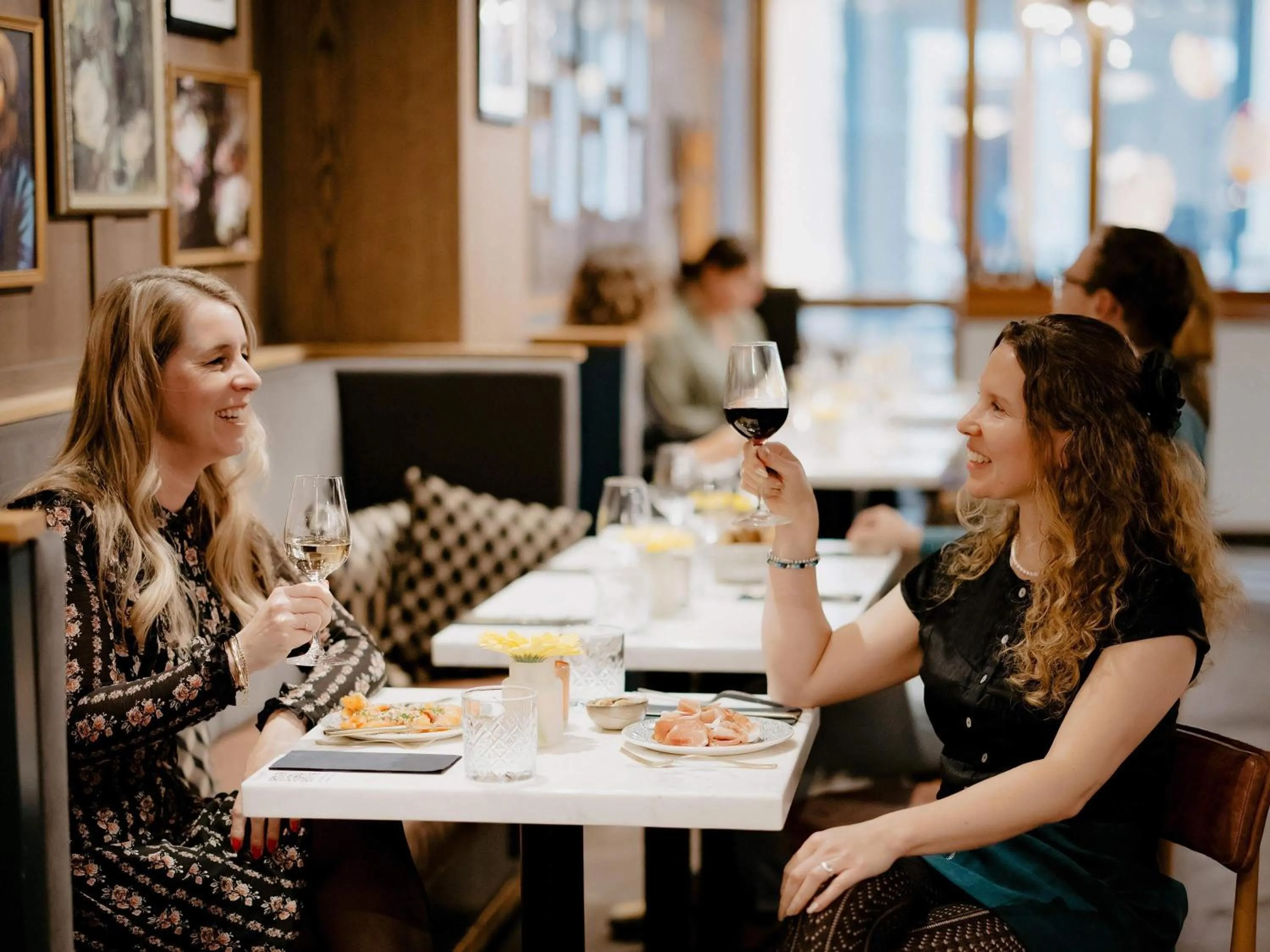 Restaurant/places to eat in Novotel Den Haag City Centre