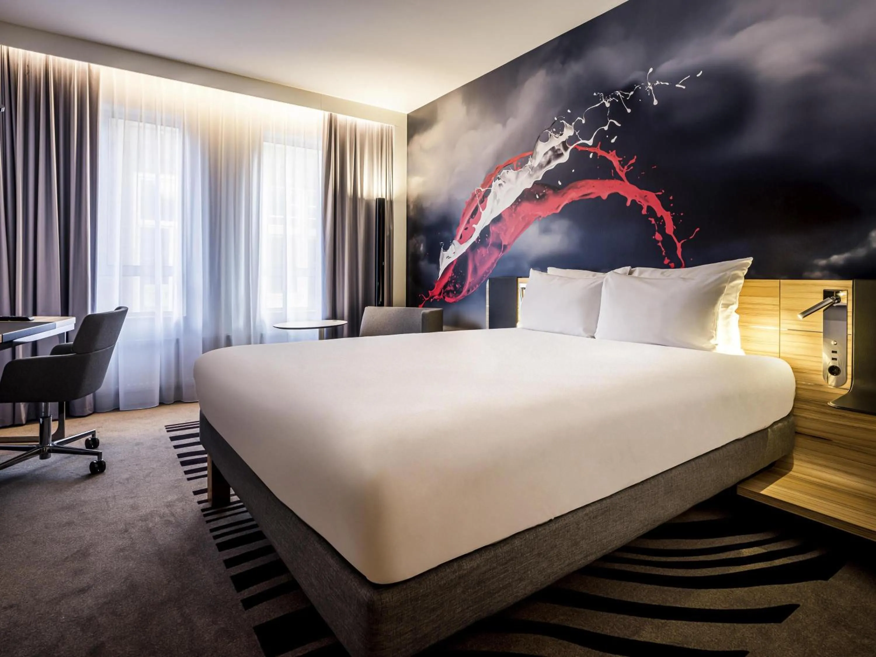 Property building, Bed in Novotel Den Haag City Centre