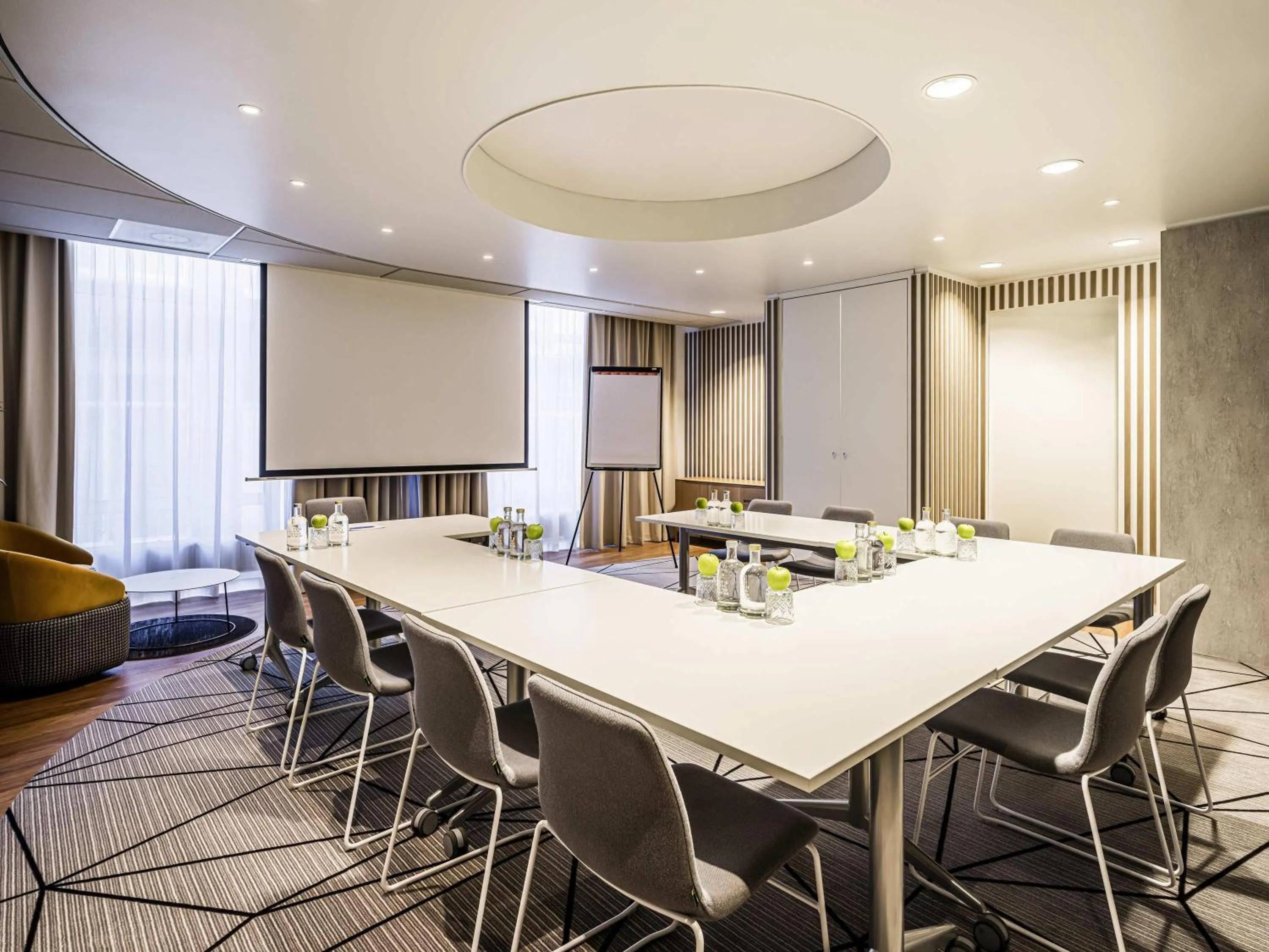 Meeting/conference room in Novotel Den Haag City Centre