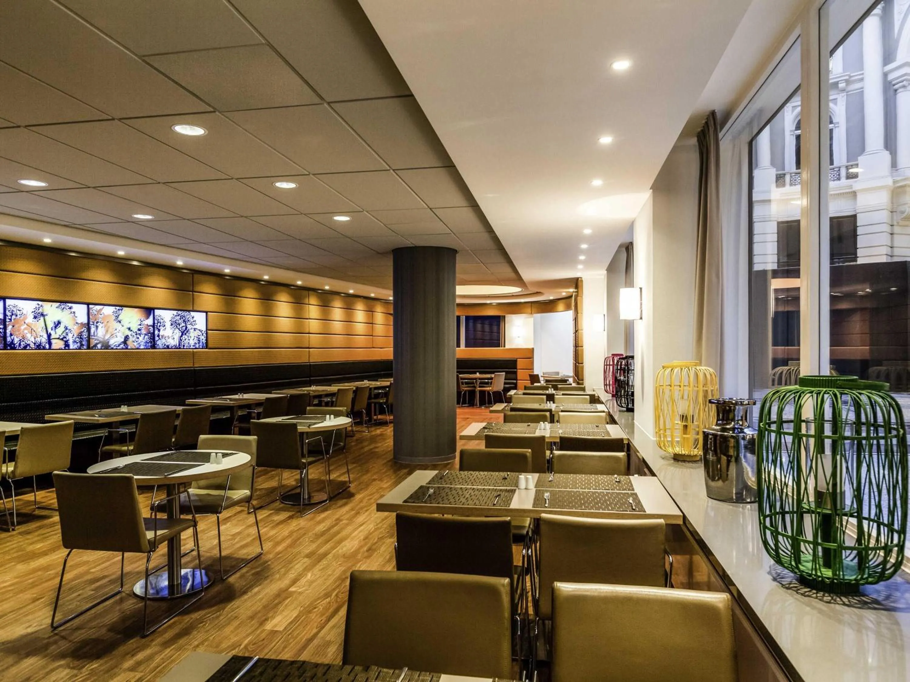 Restaurant/places to eat in Novotel Den Haag City Centre