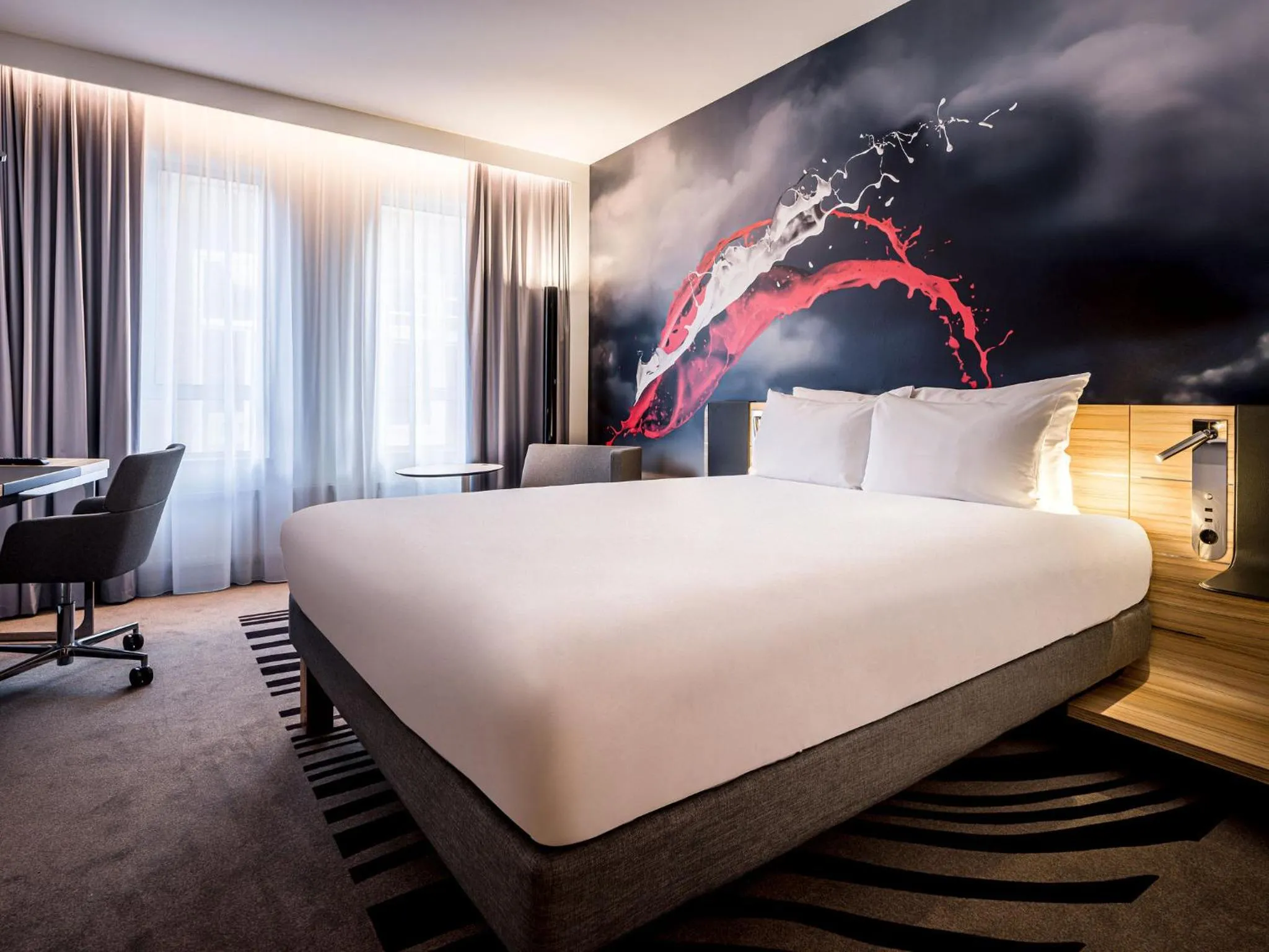 Photo of the whole room, Bed in Novotel Den Haag City Centre