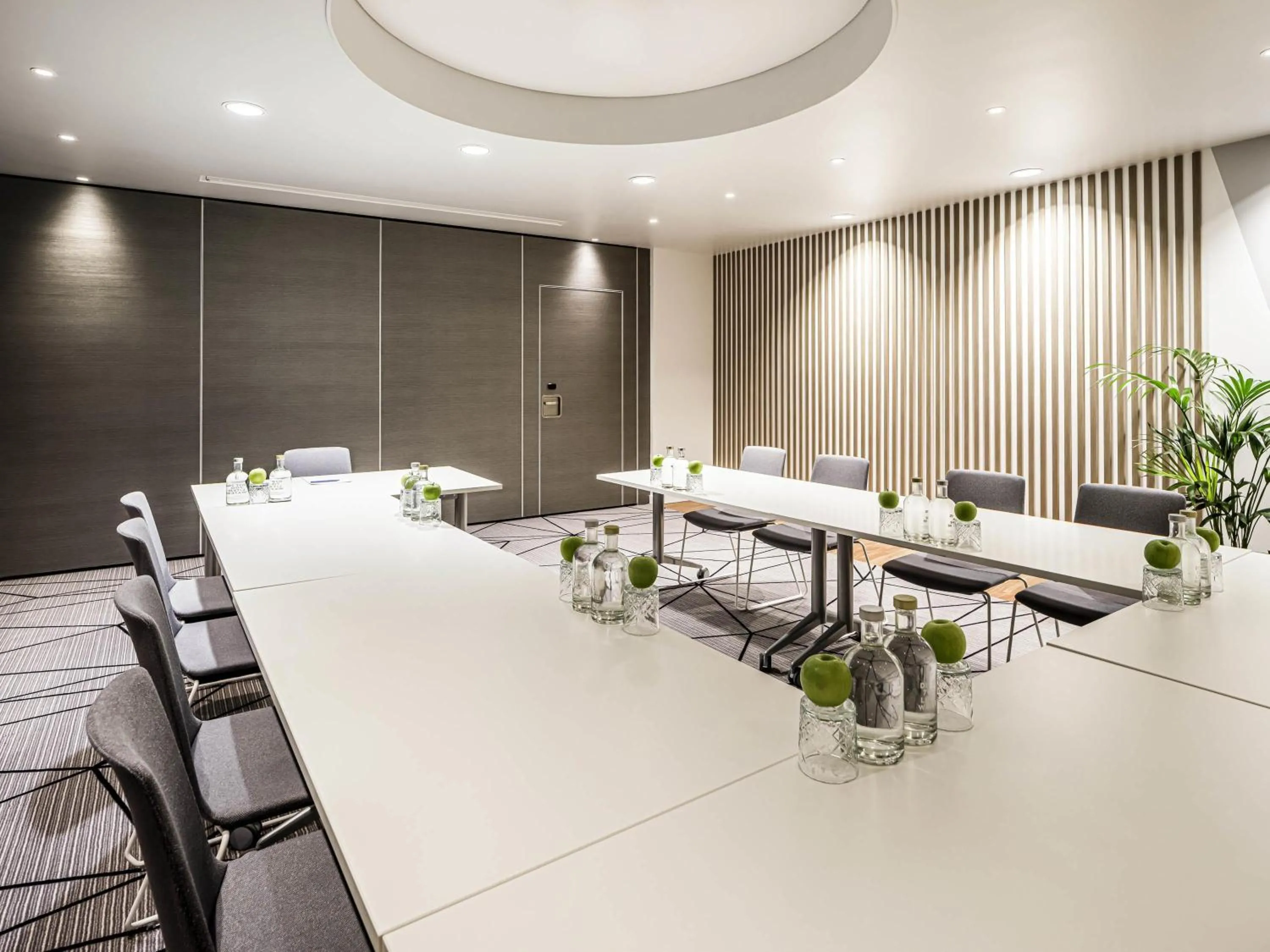 Meeting/conference room in Novotel Den Haag City Centre