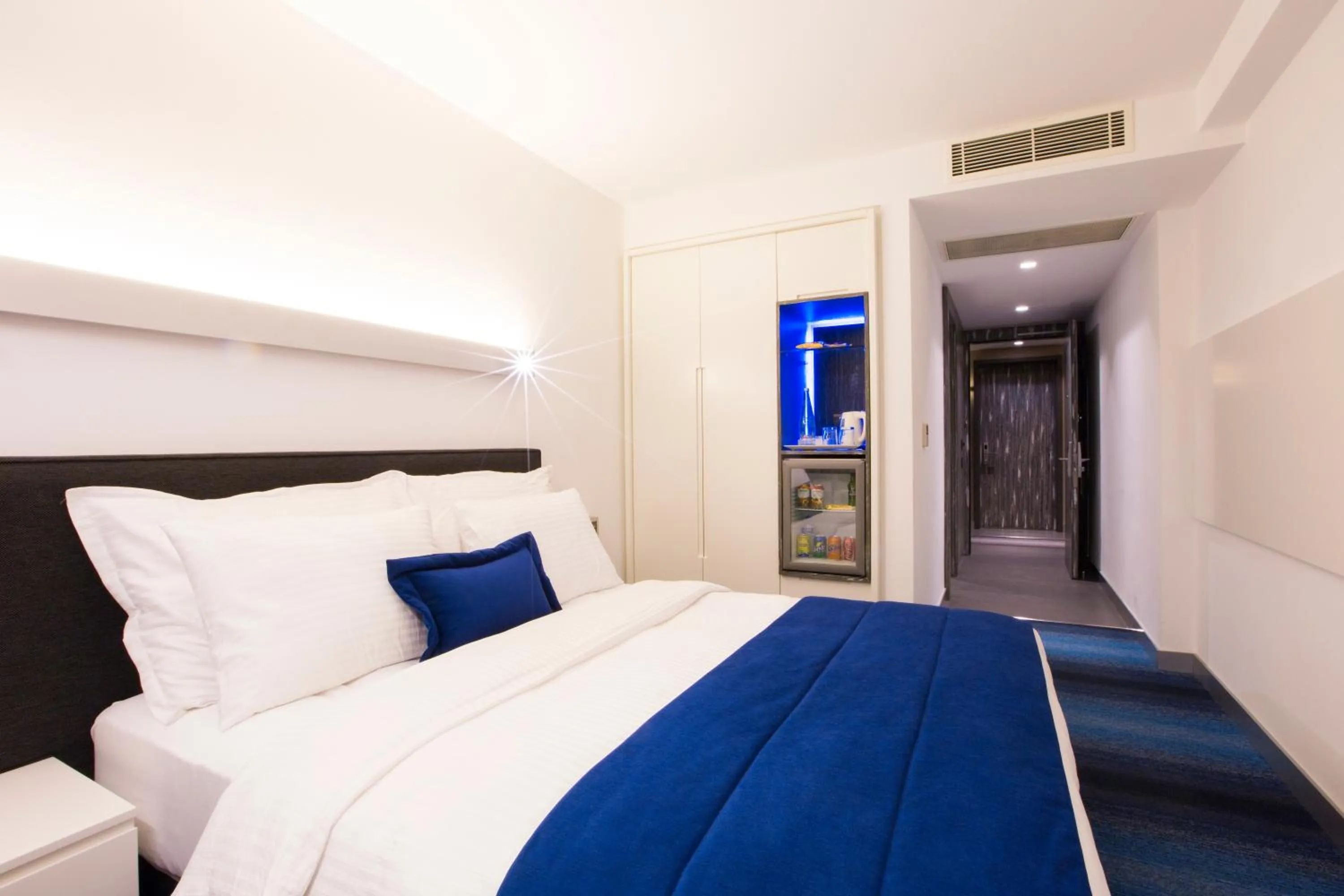 Photo of the whole room, Bed in Zeniva Hotel