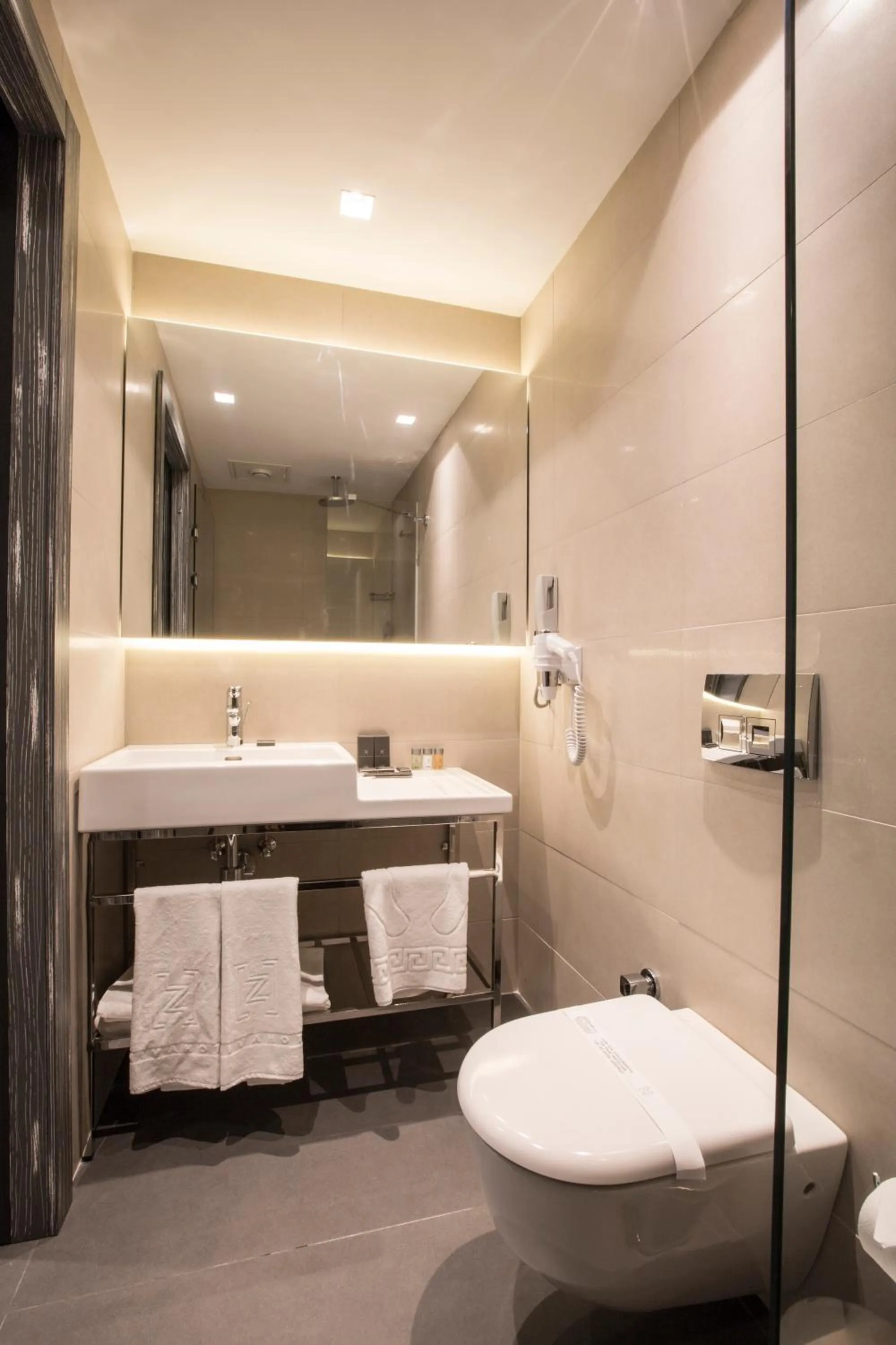 Shower in Zeniva Hotel