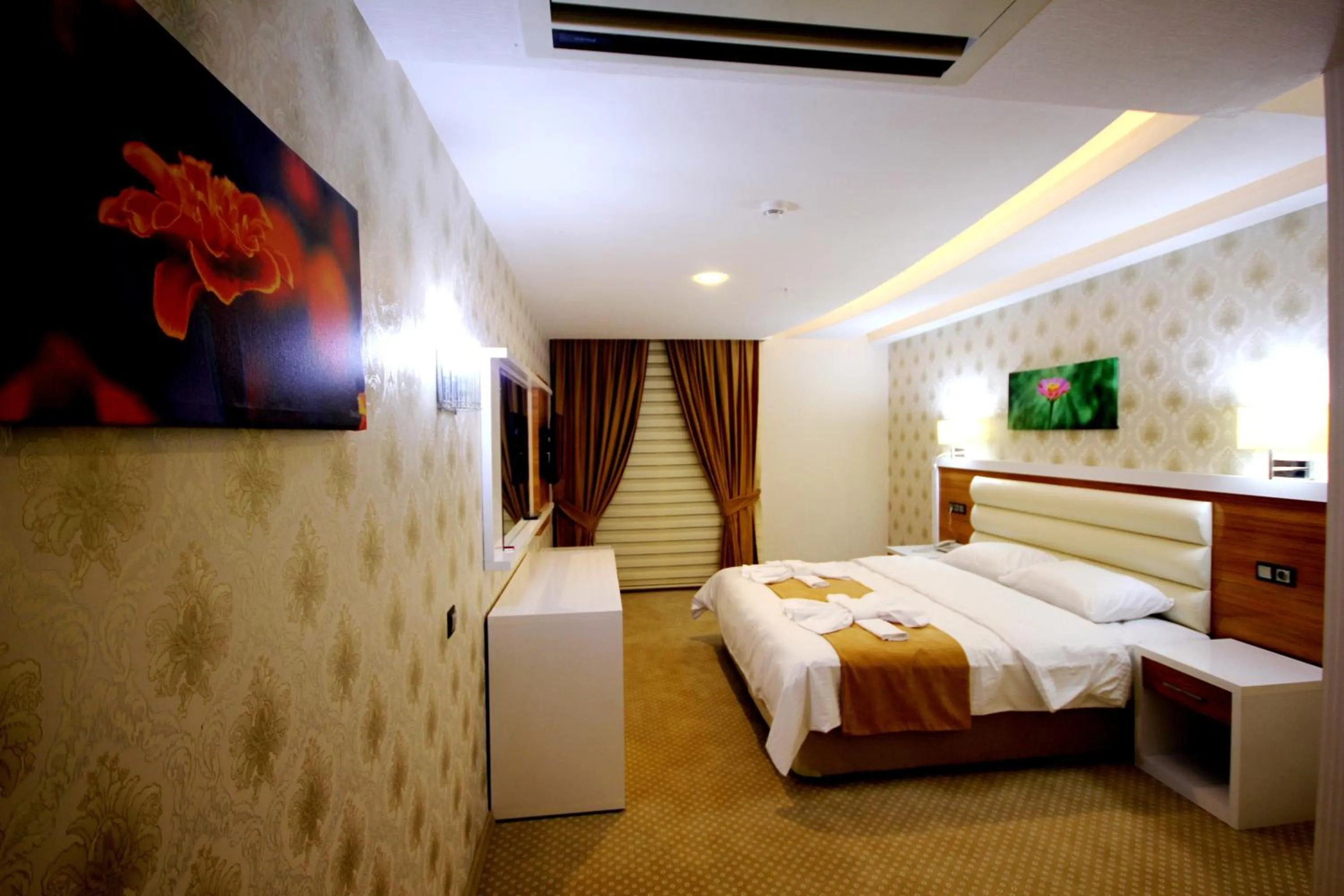 Bedroom, Bed in The Ancient Mesopotamia Hotel