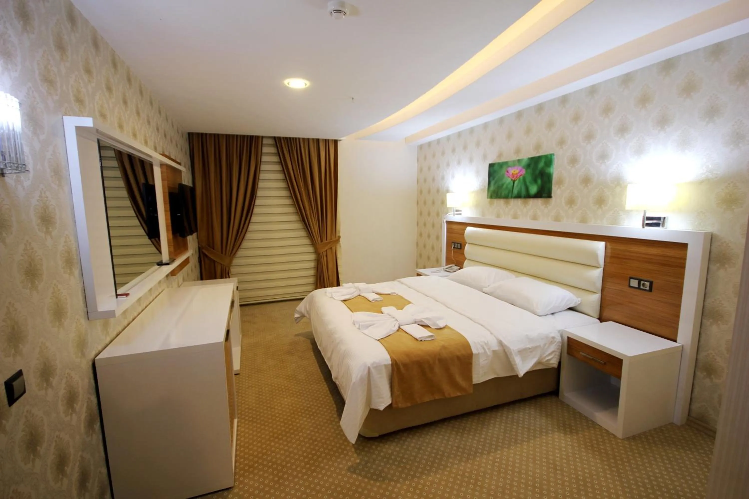 Photo of the whole room, Bed in The Ancient Mesopotamia Hotel