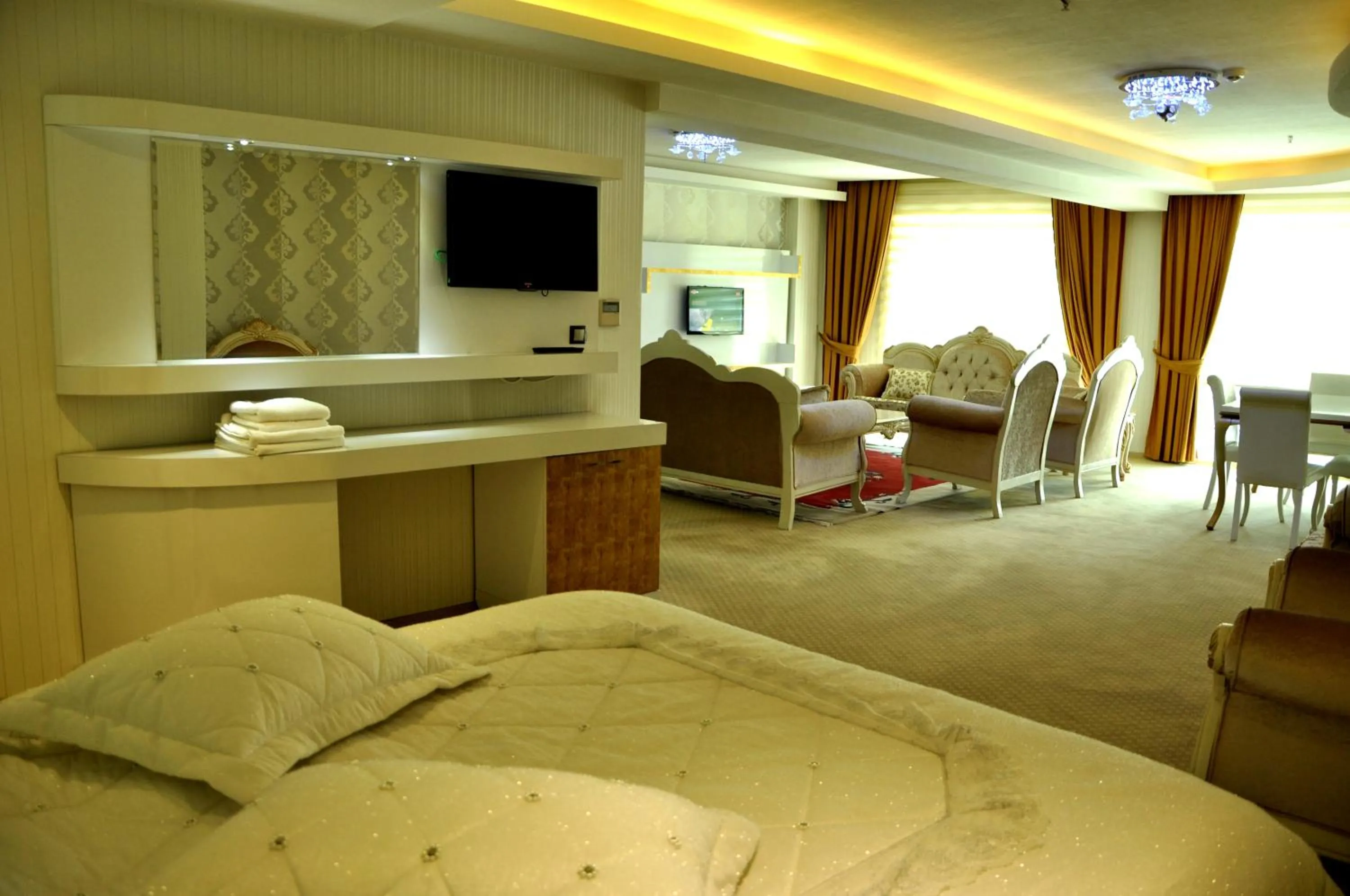Photo of the whole room, Bed in The Ancient Mesopotamia Hotel