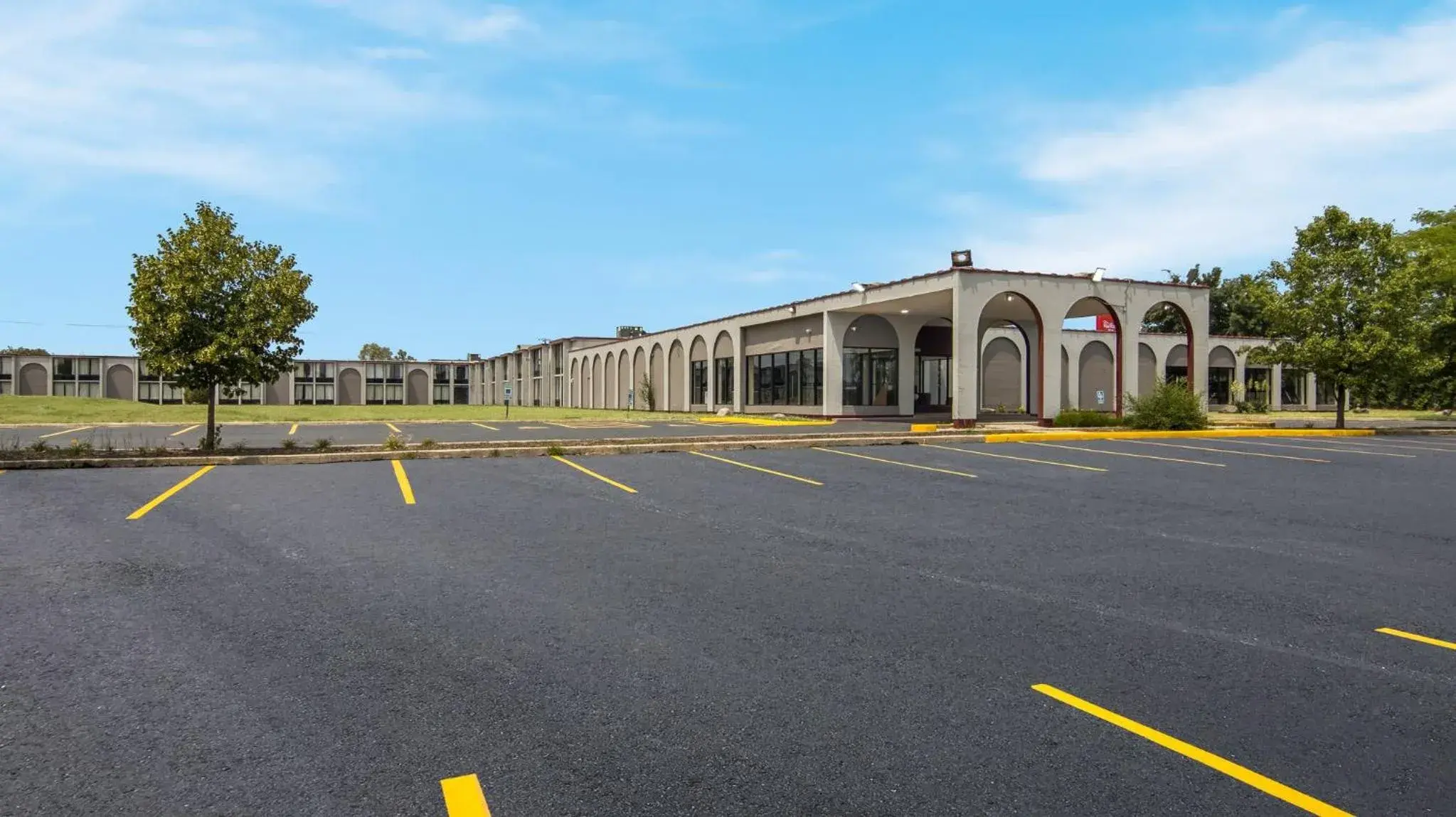 Property building in HomeTowne Studios by Red Roof and Conference Center Chicago - N Aurora Naperville Property building in HomeTowne Studios by Red Roof and Conference Center Chicago - N Aurora Naperville