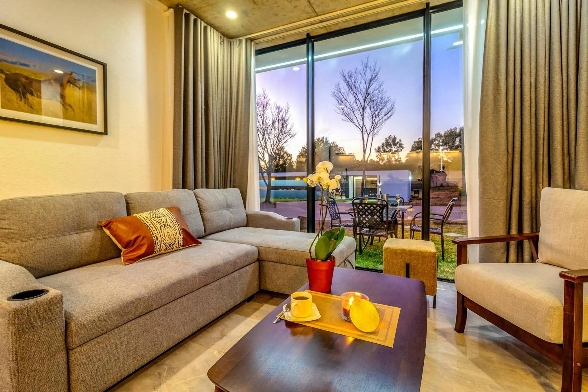KRAVIT Premier Suites