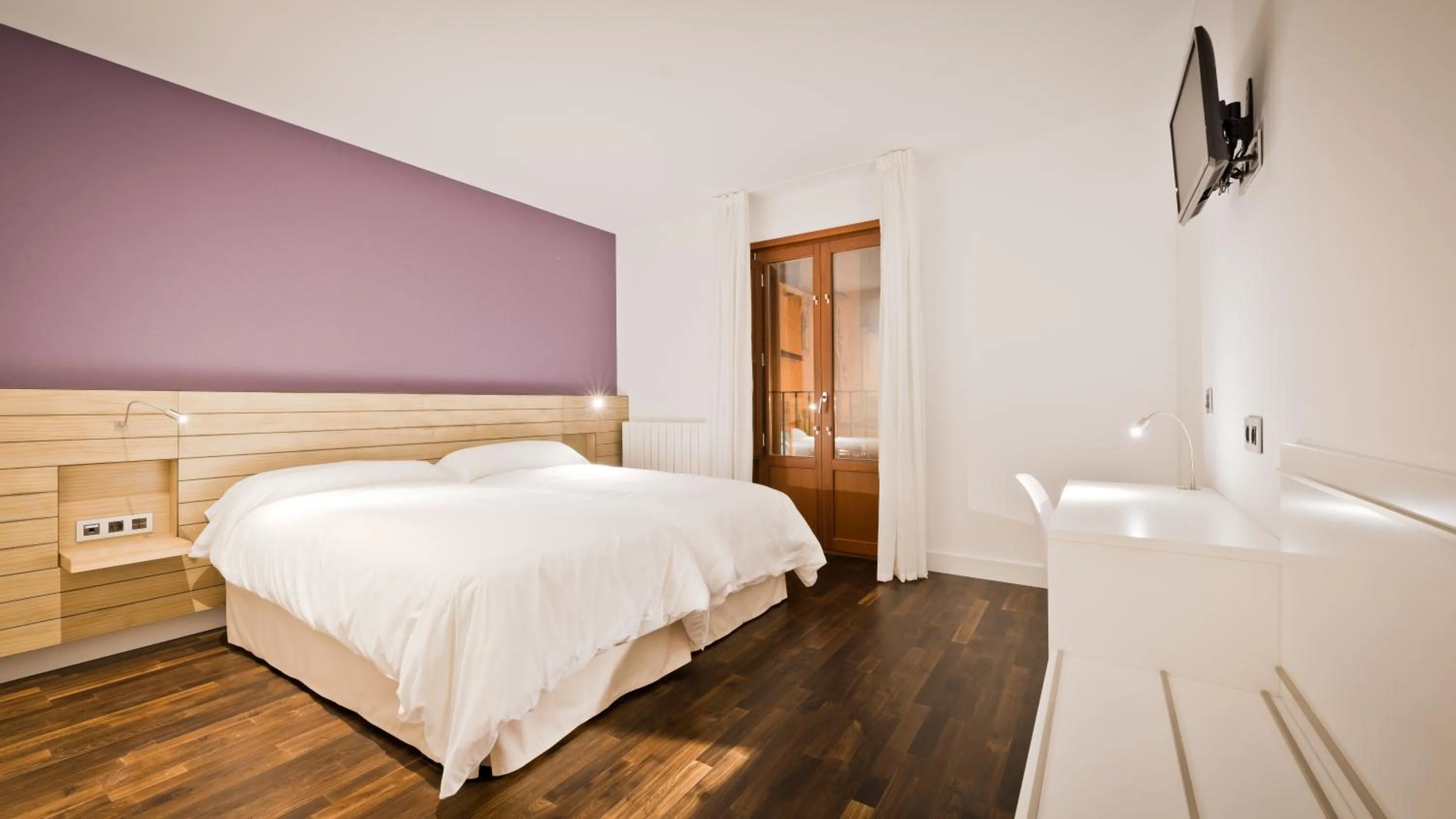 Standard Twin Room - single occupancy in Hotel Las Casas de Pandreula