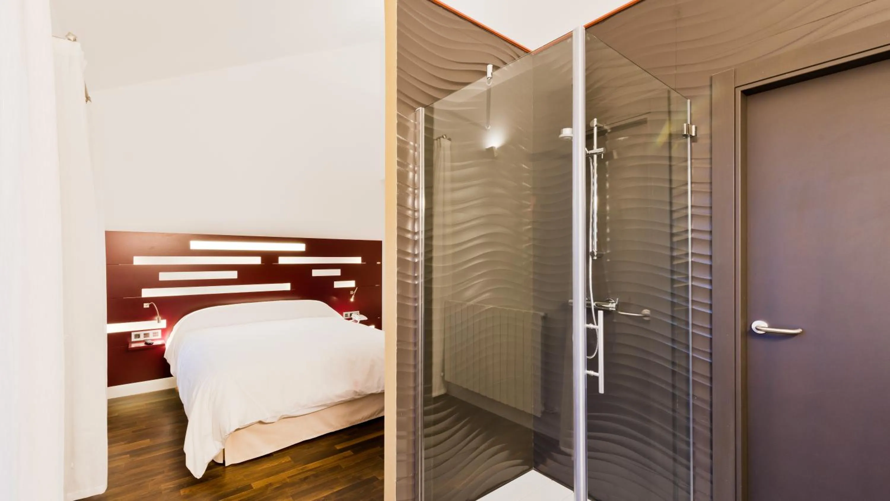 Photo of the whole room, Bed in Hotel Las Casas de Pandreula