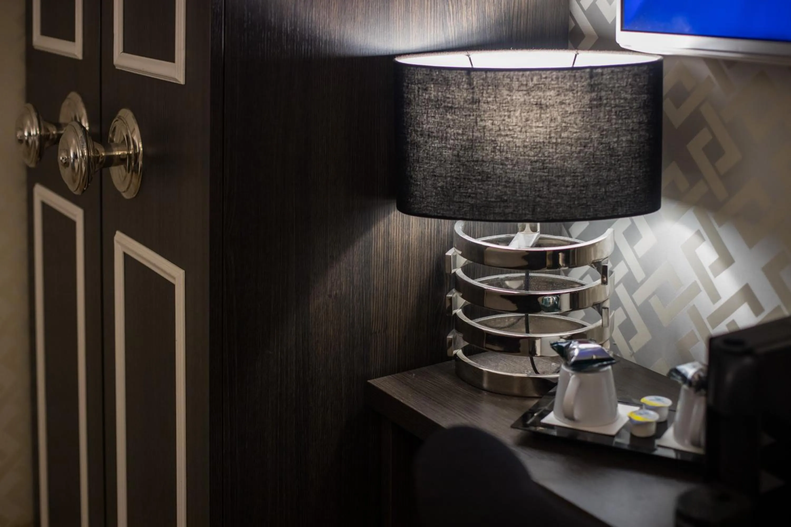 Decorative detail in Minerva Relais