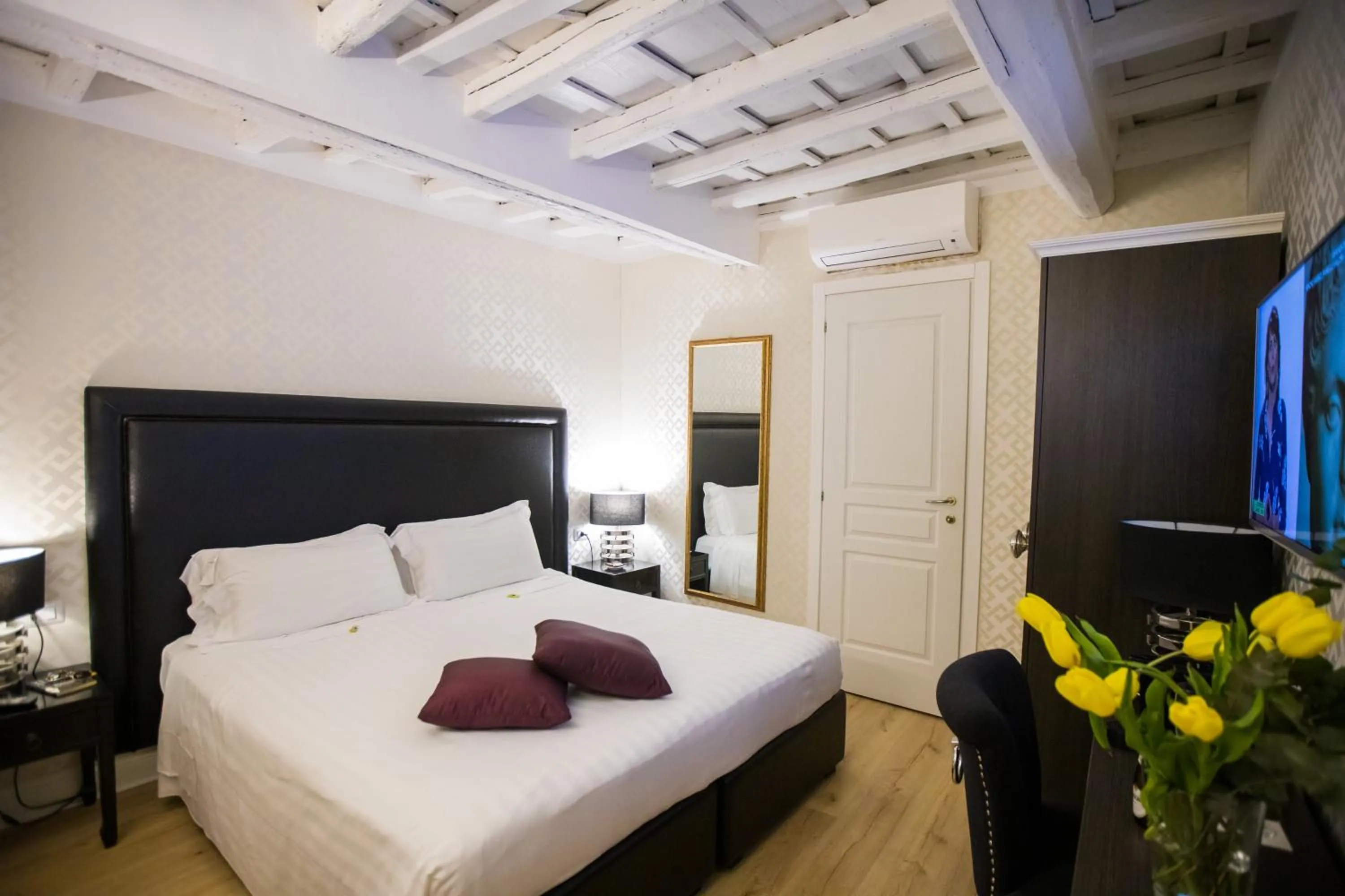 Photo of the whole room, Bed in Minerva Relais