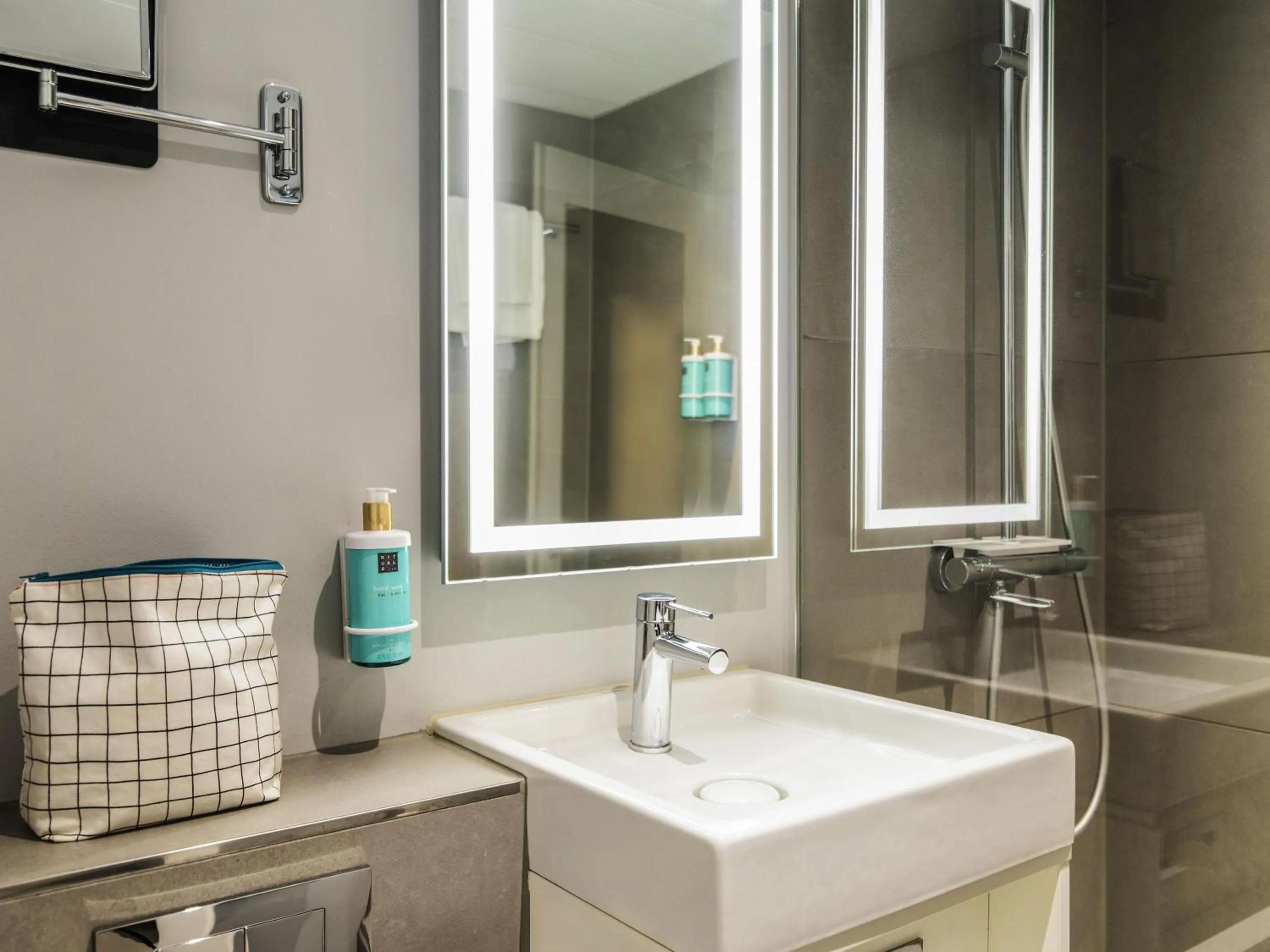 Bedroom in Novotel Amsterdam City